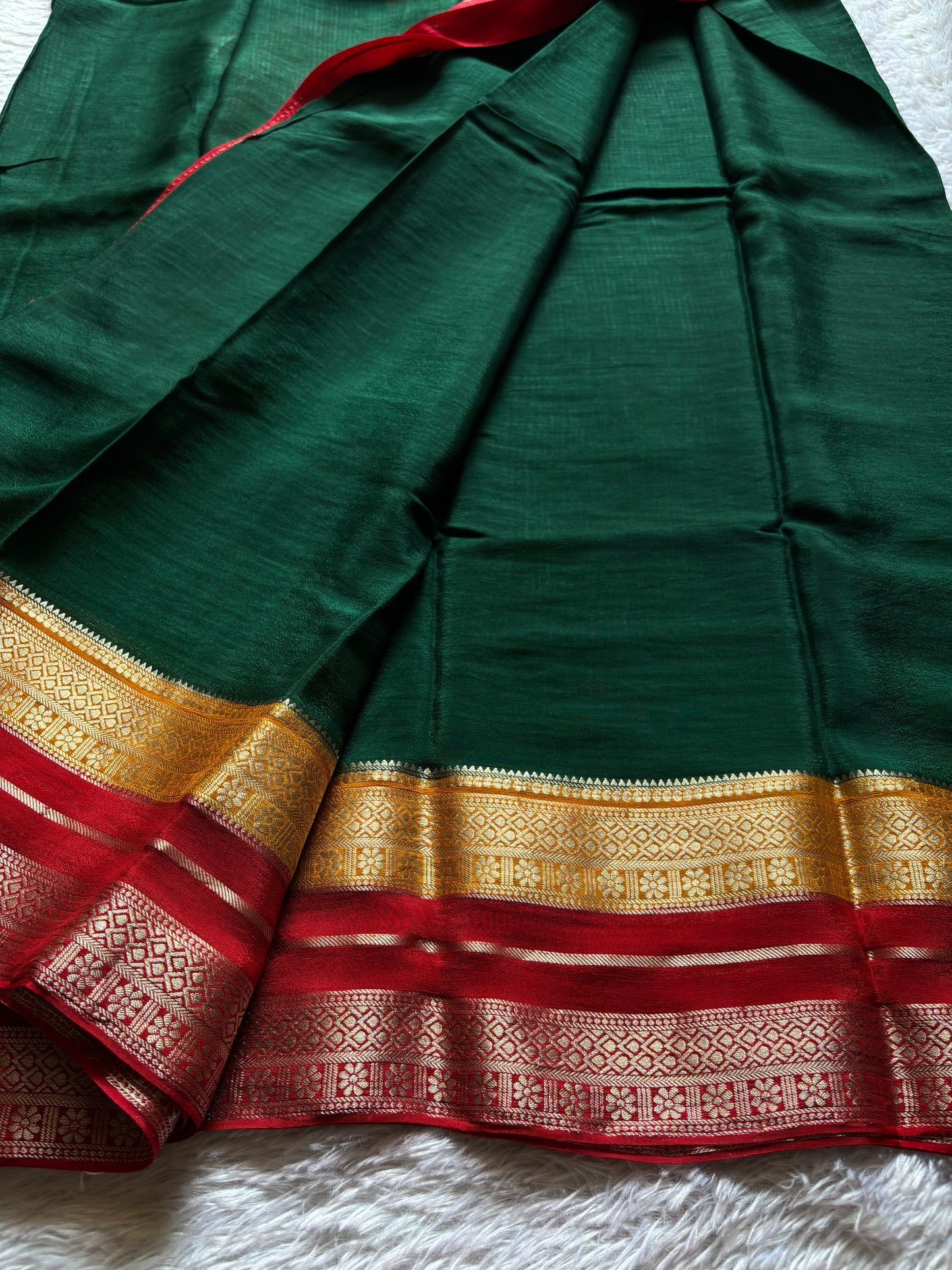 SS107 (3D) : Dark green-golden yellow-red