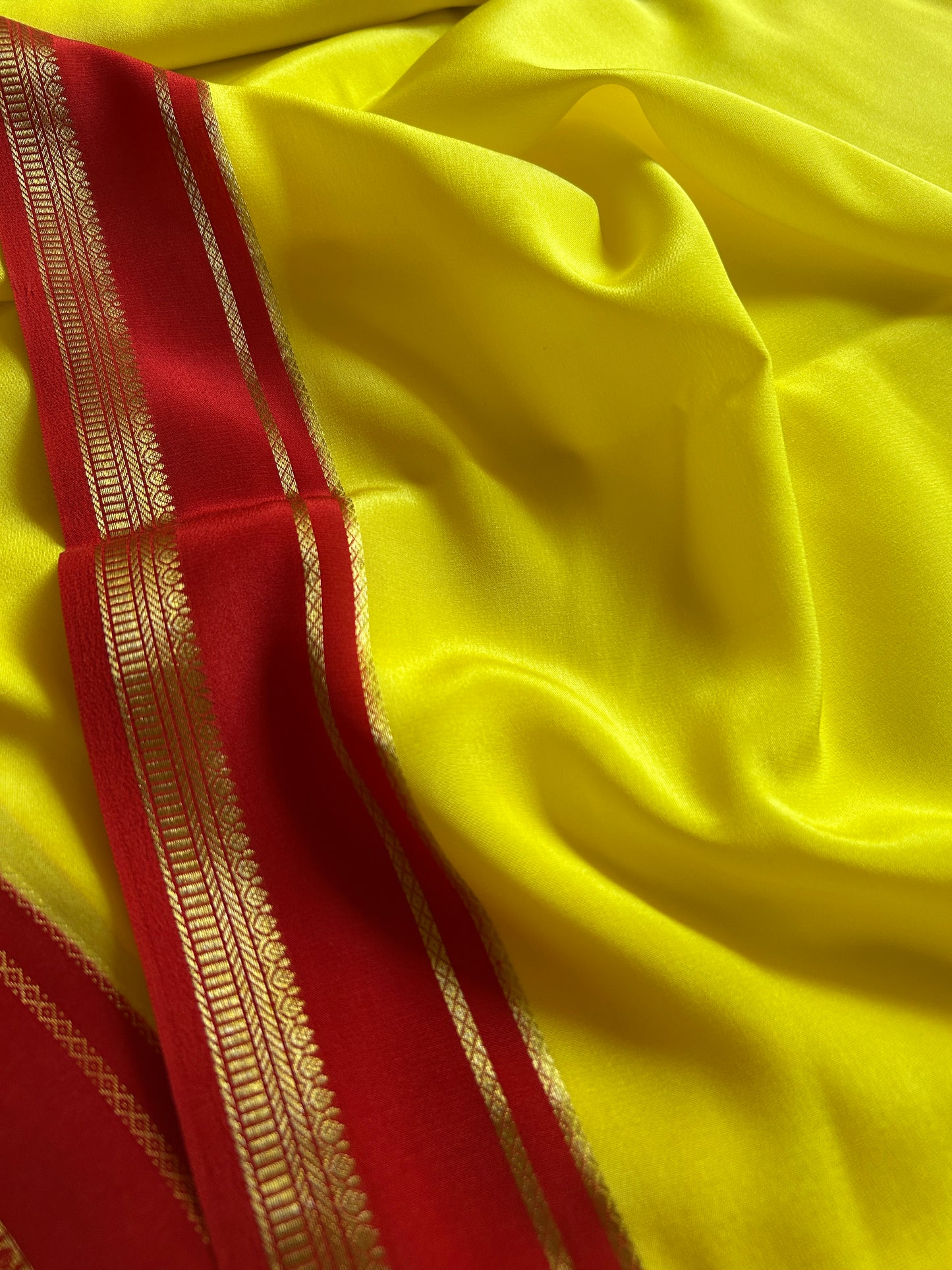 Sumathi (2D) : Lemon yellow-red