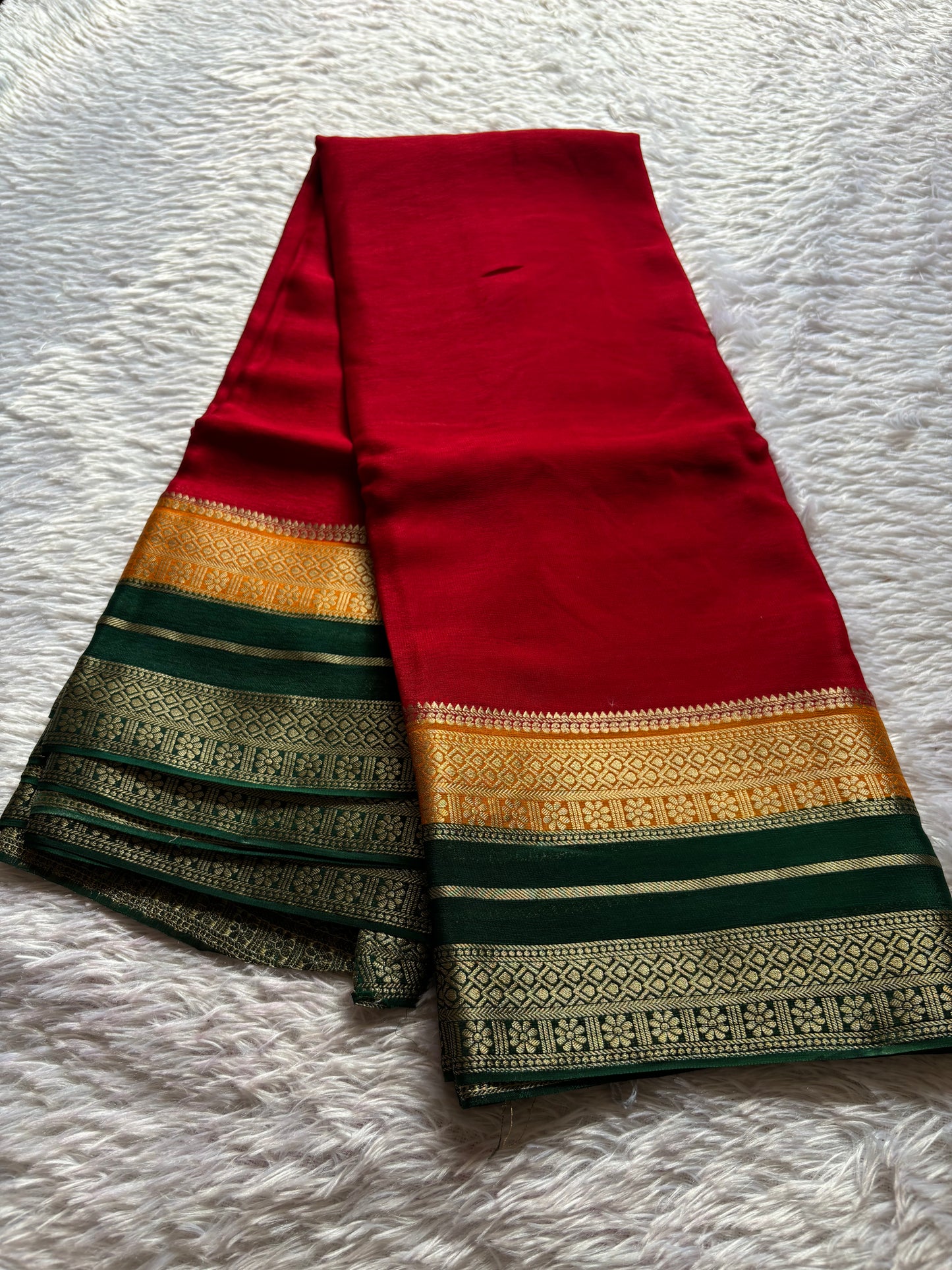 SS107 (3D) : Red-orange-dark green