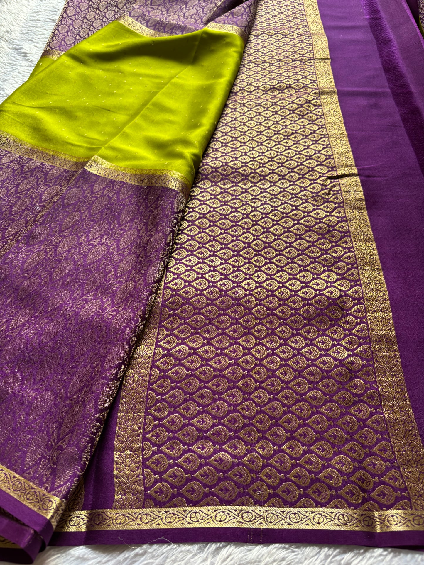 Asha (2D) : Olive-dark magenta