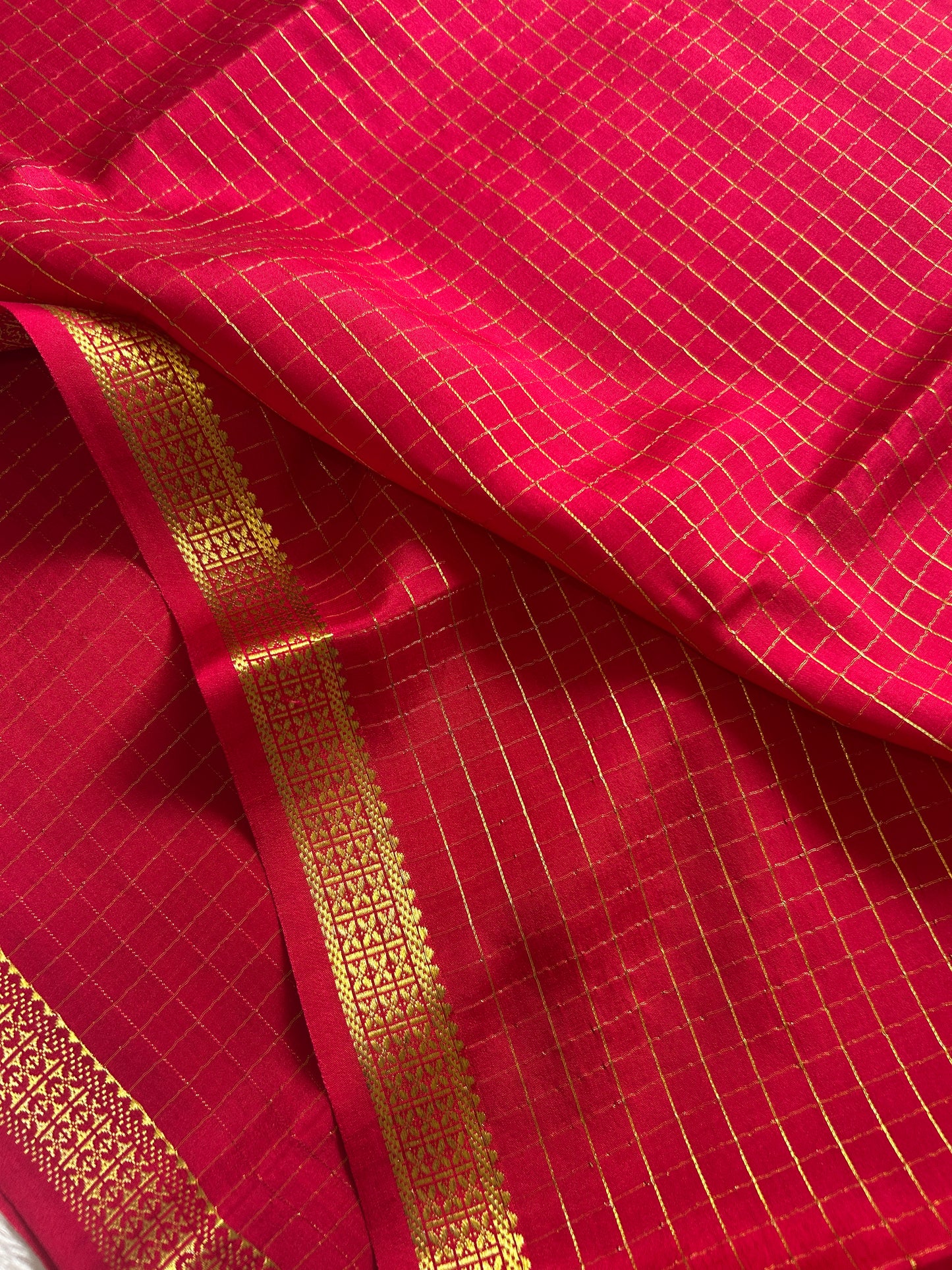 Pavani : Solid Red