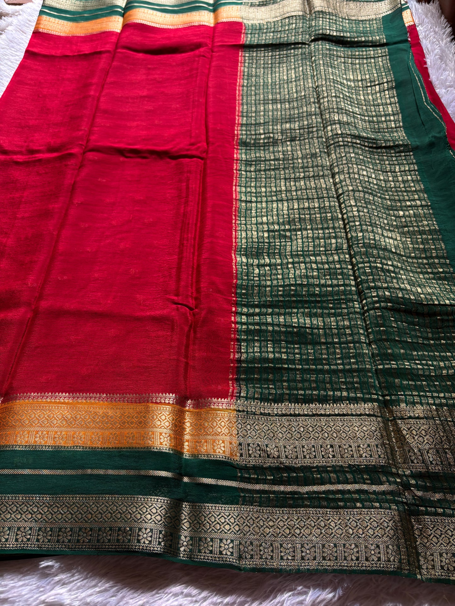 SS107 (3D) : Red-orange-dark green
