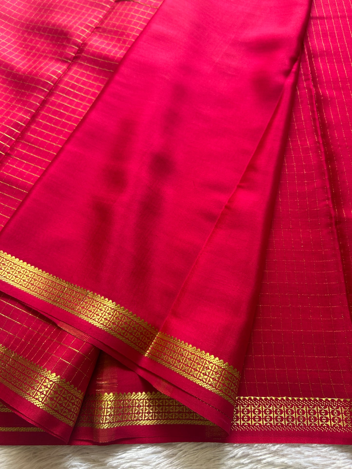 Pavani : Solid Red
