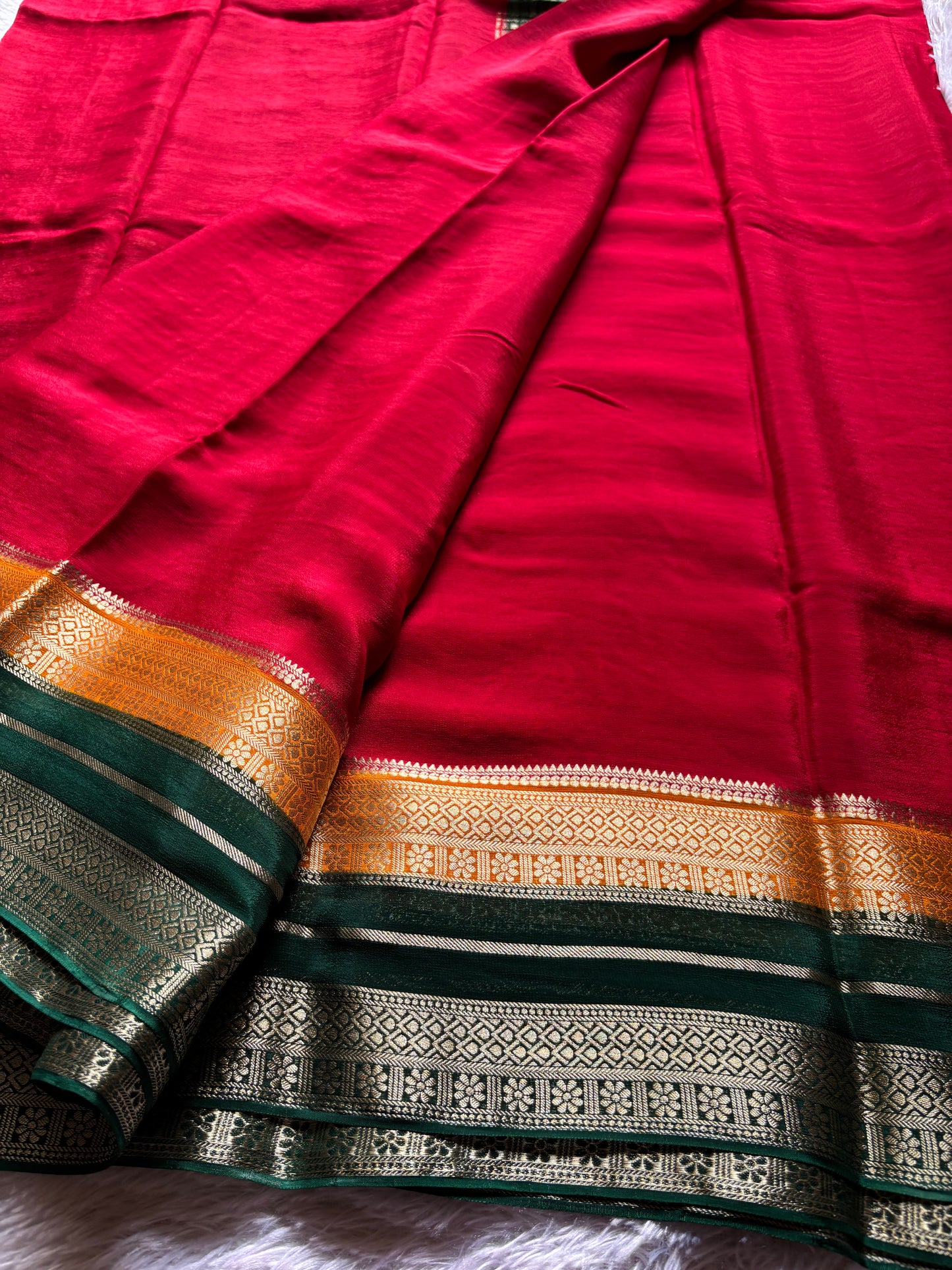 SS107 (3D) : Red-orange-dark green