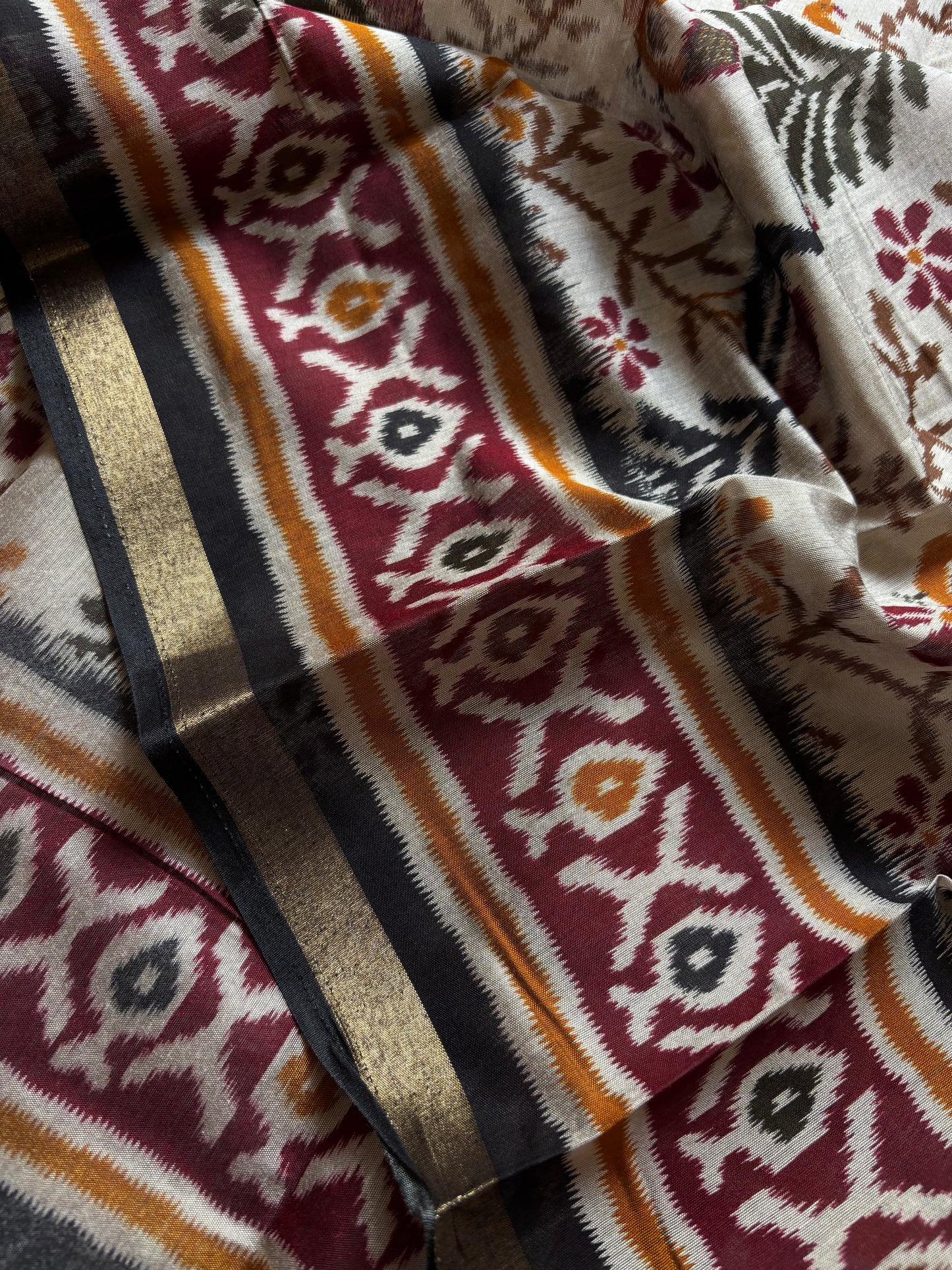 SS112 : Printed Off white-maroon