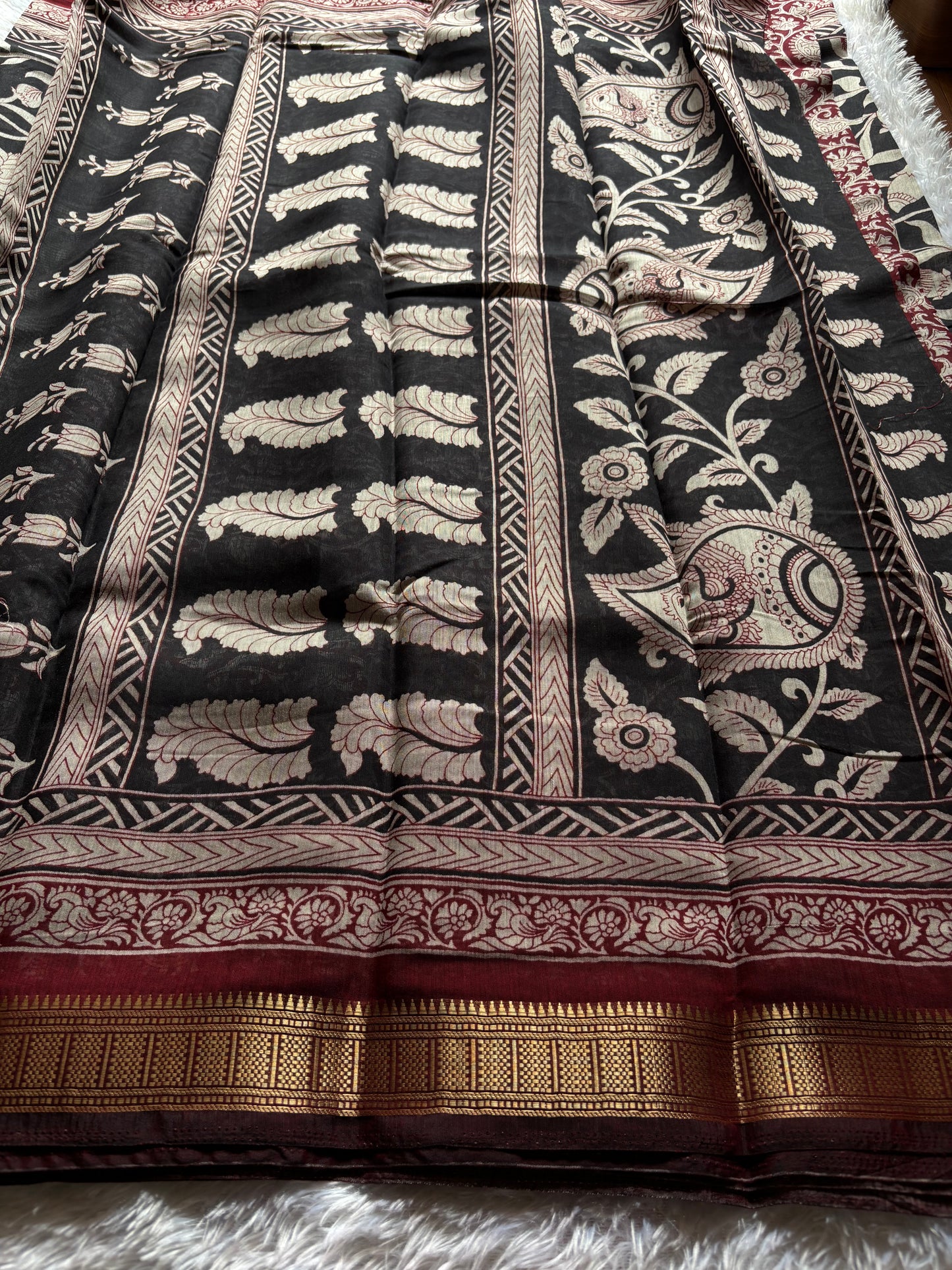 SS112 : Printed Black-maroon
