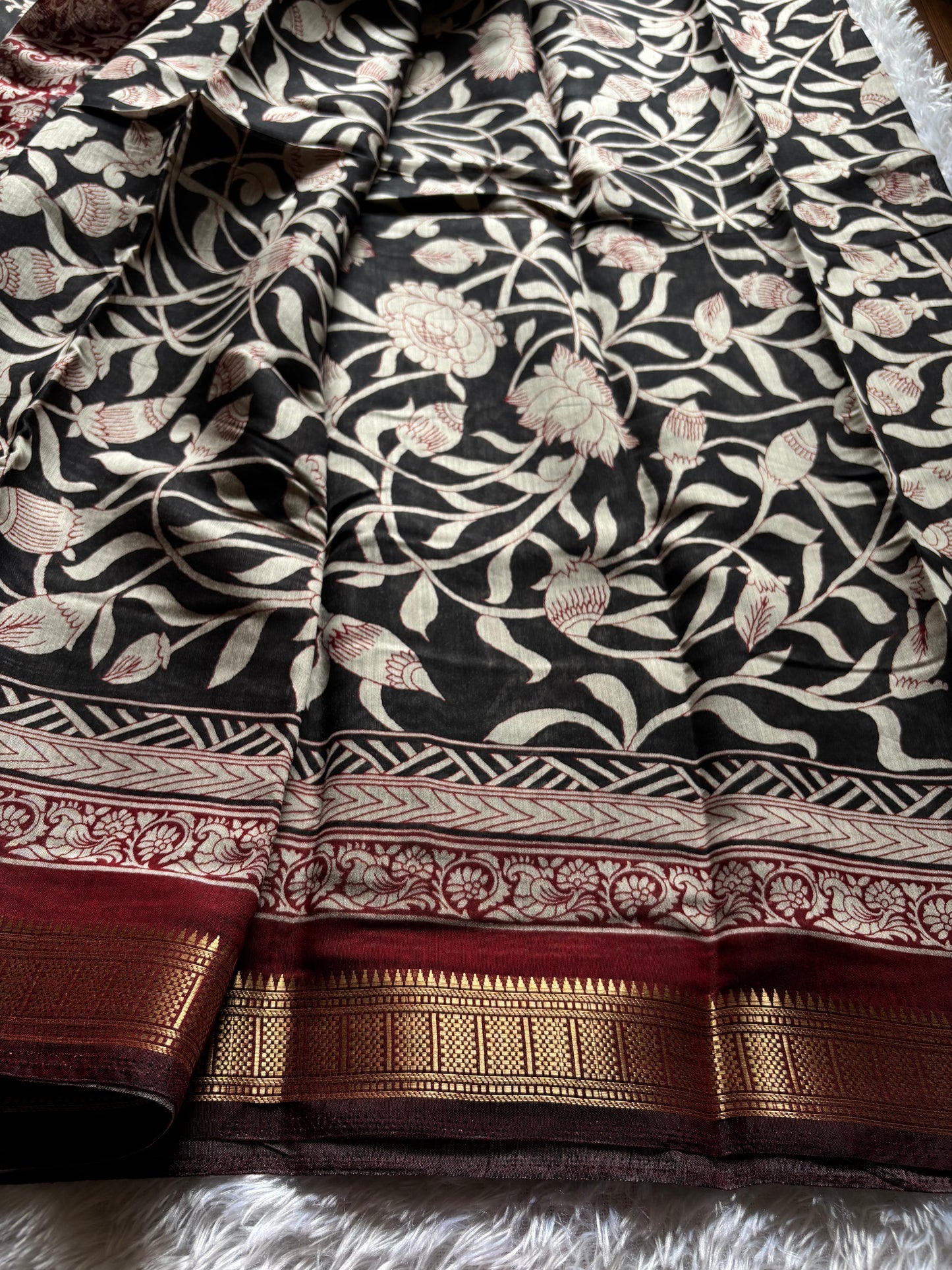 SS112 : Printed Black-maroon