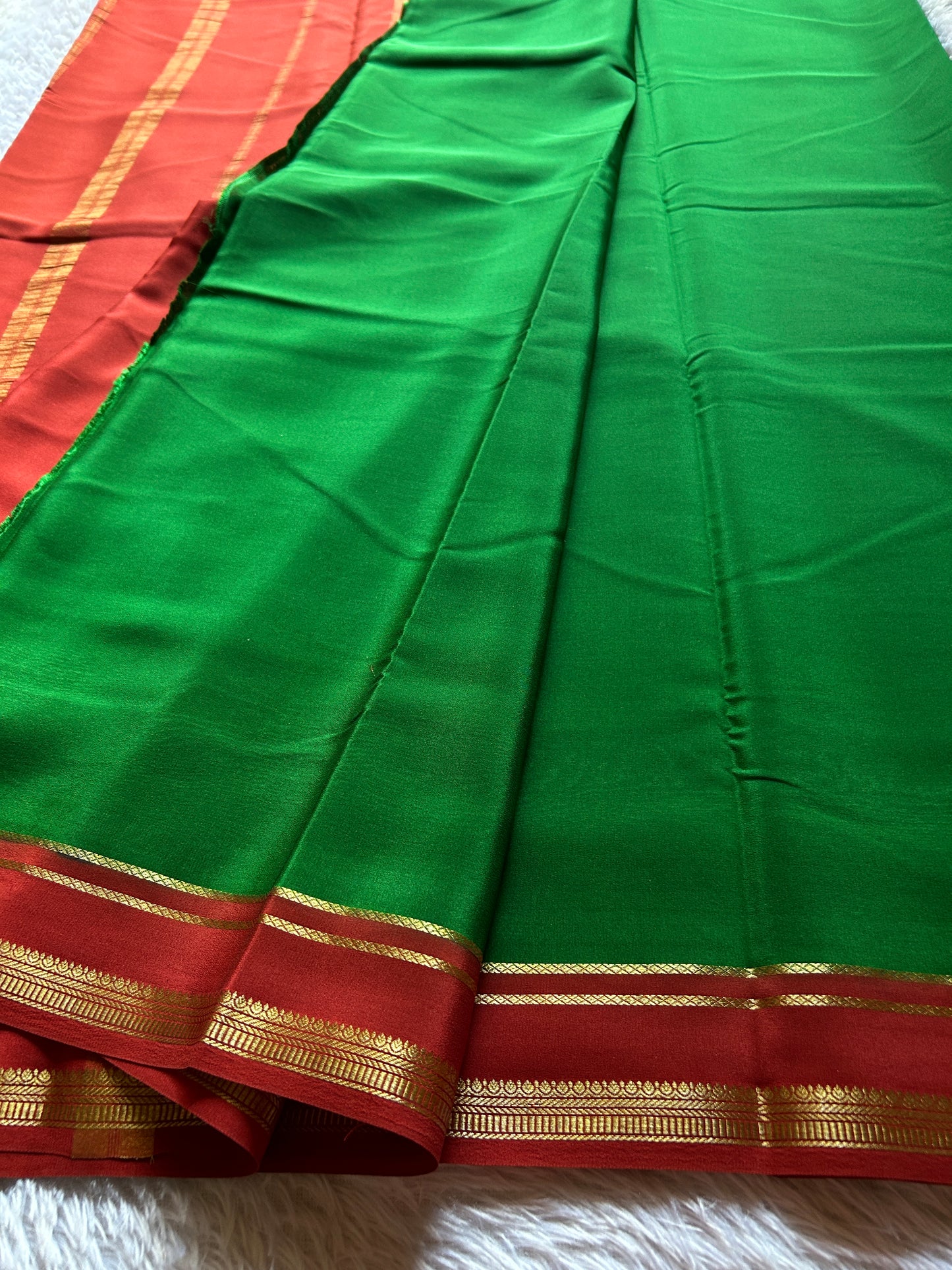 Sumathi (2D) : Leaf green-red