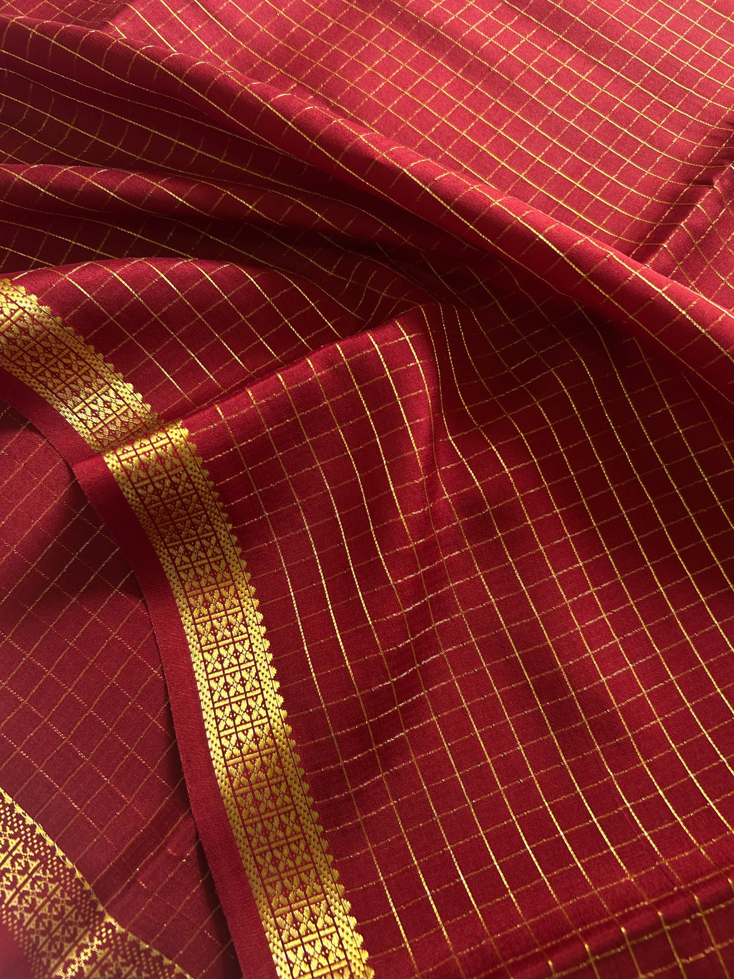 Pavani : Solid Maroon