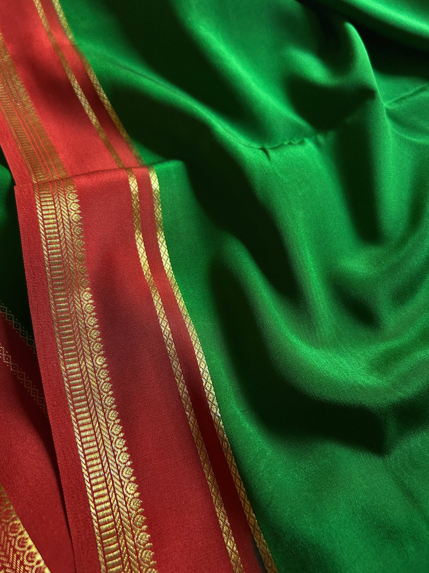 Sumathi (2D) : Leaf green-red