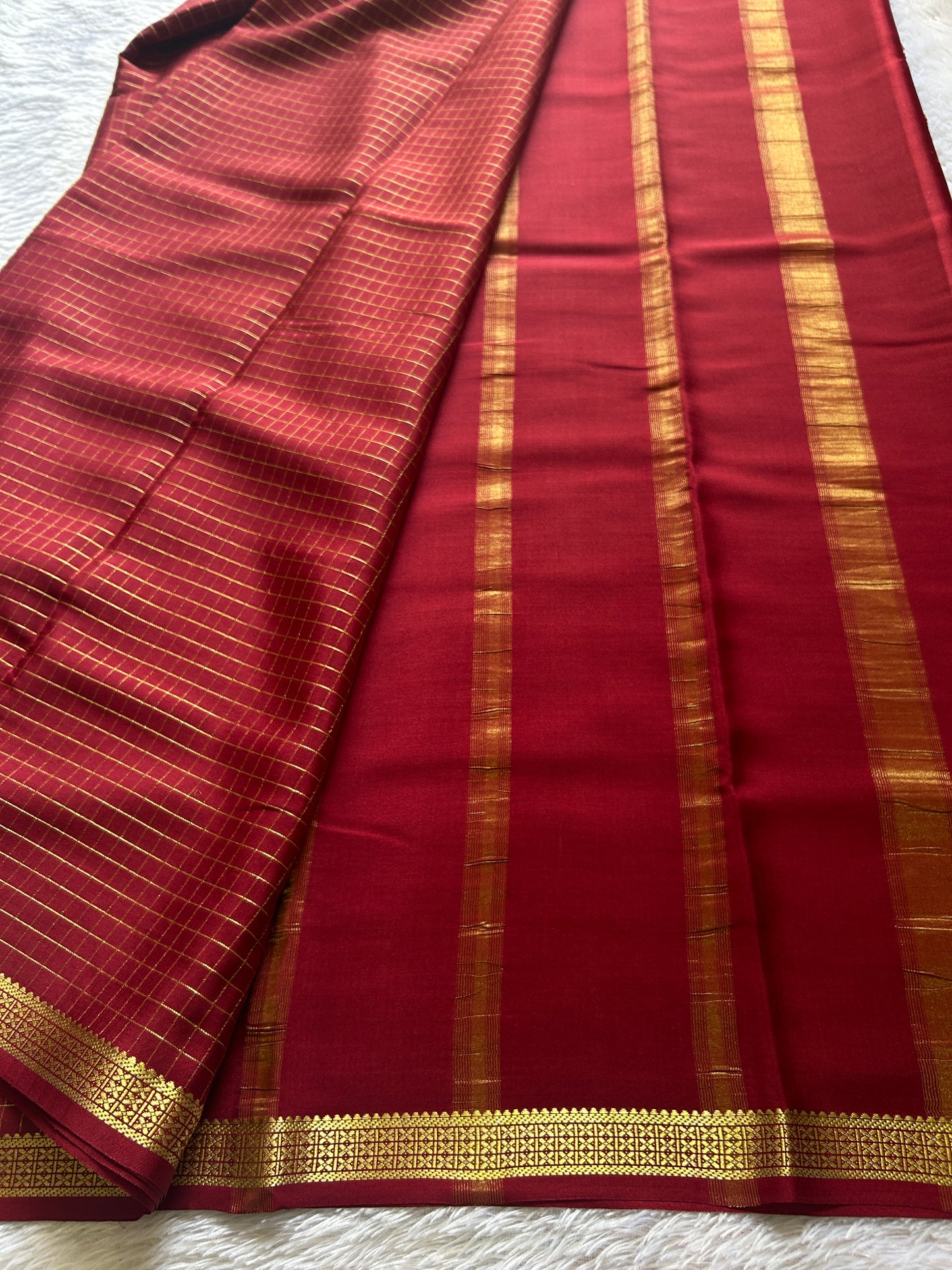 Pavani : Solid Maroon