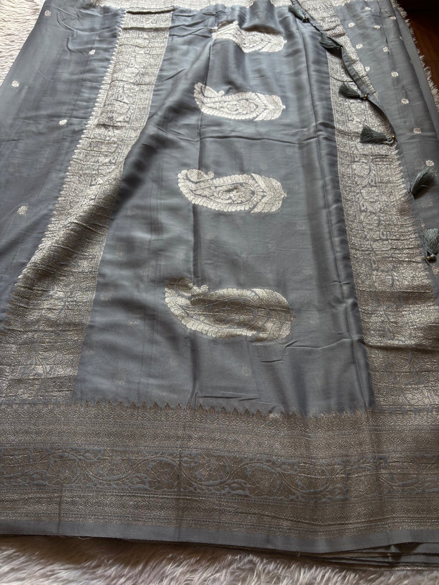 SS115 : Solid Steel grey