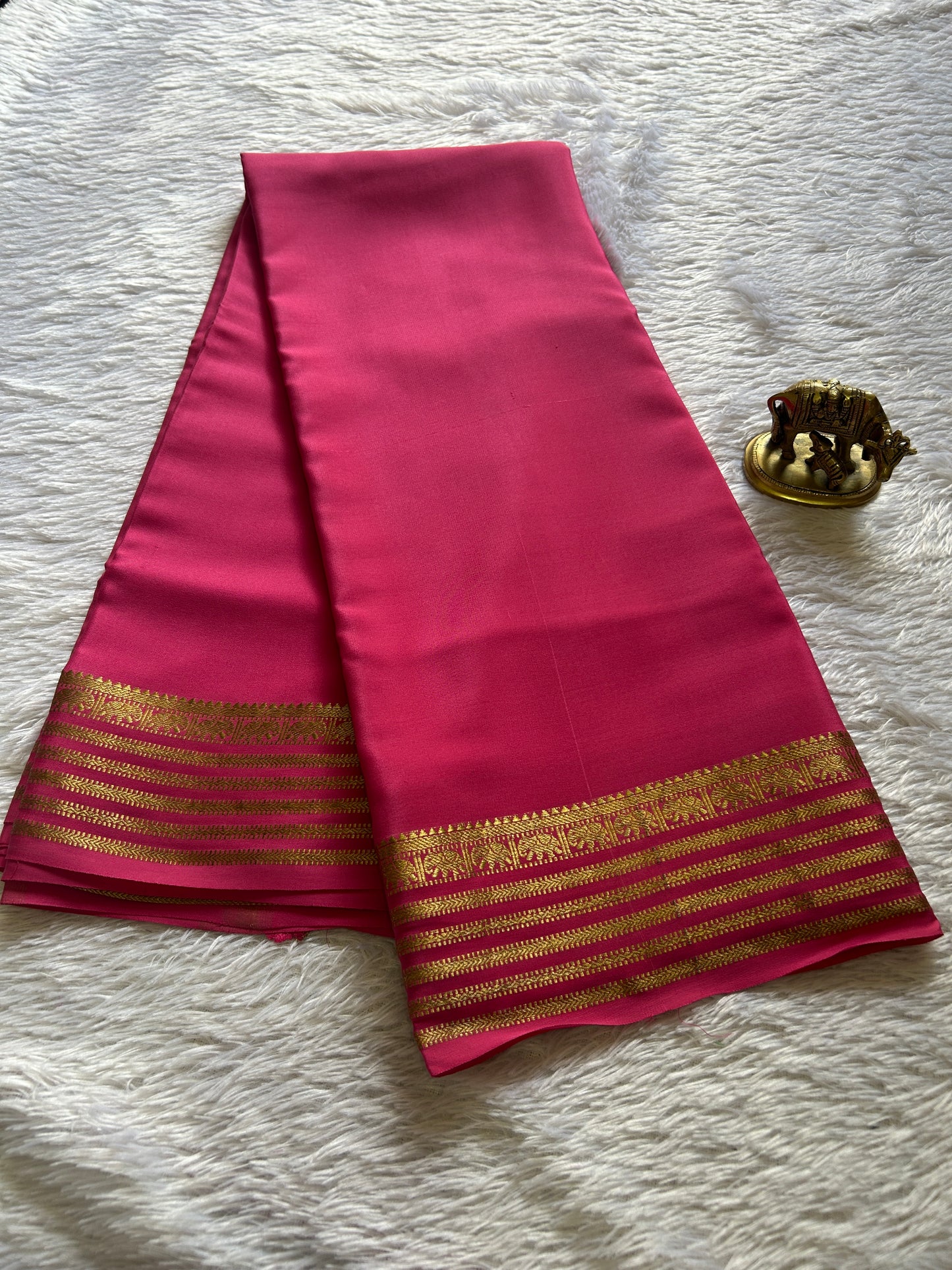 Soujanya : Solid Hot pink