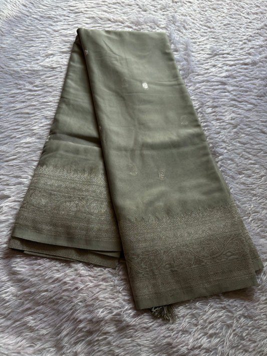 SS115 : Solid Sage green