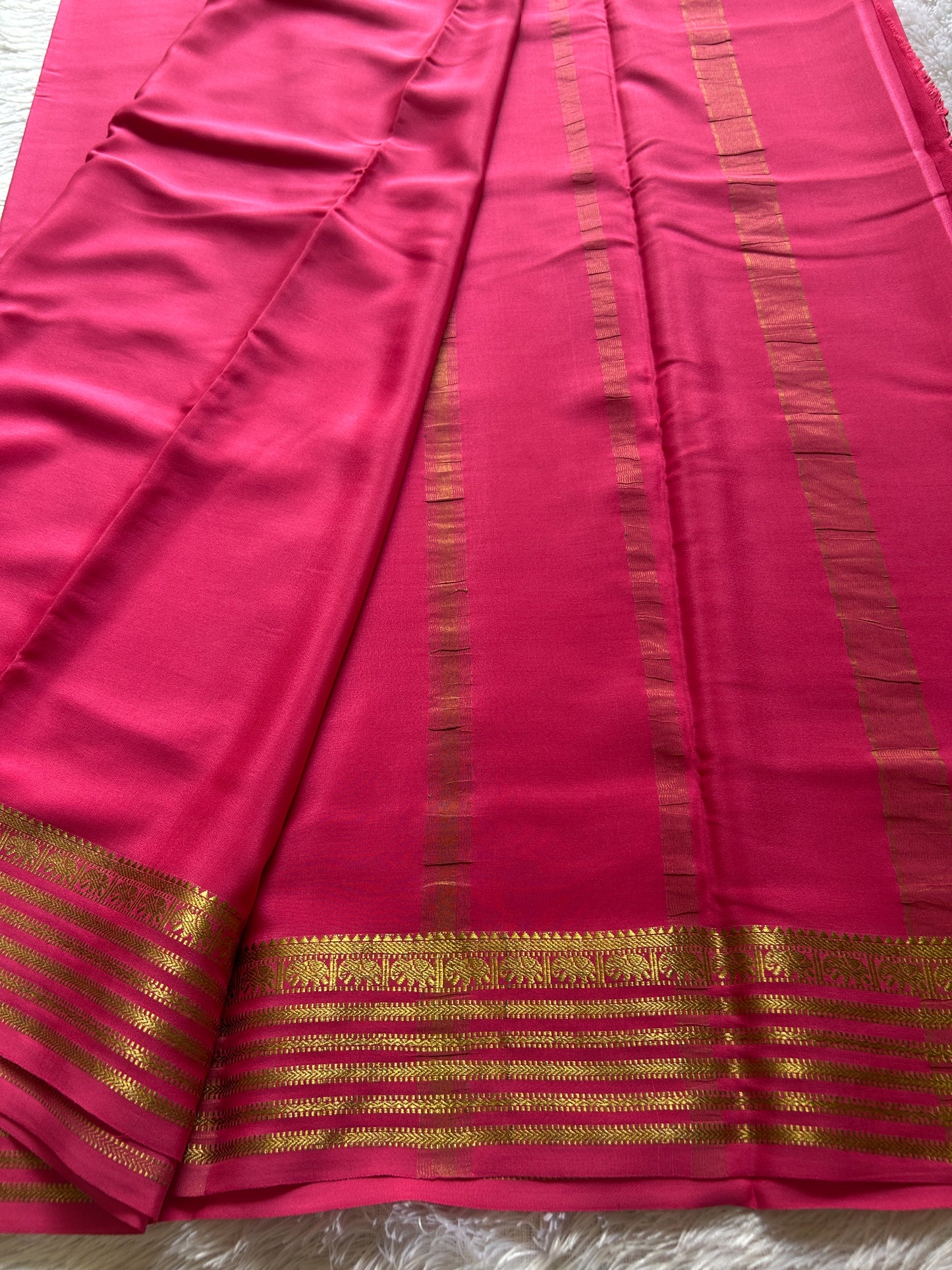 Soujanya : Solid Hot pink