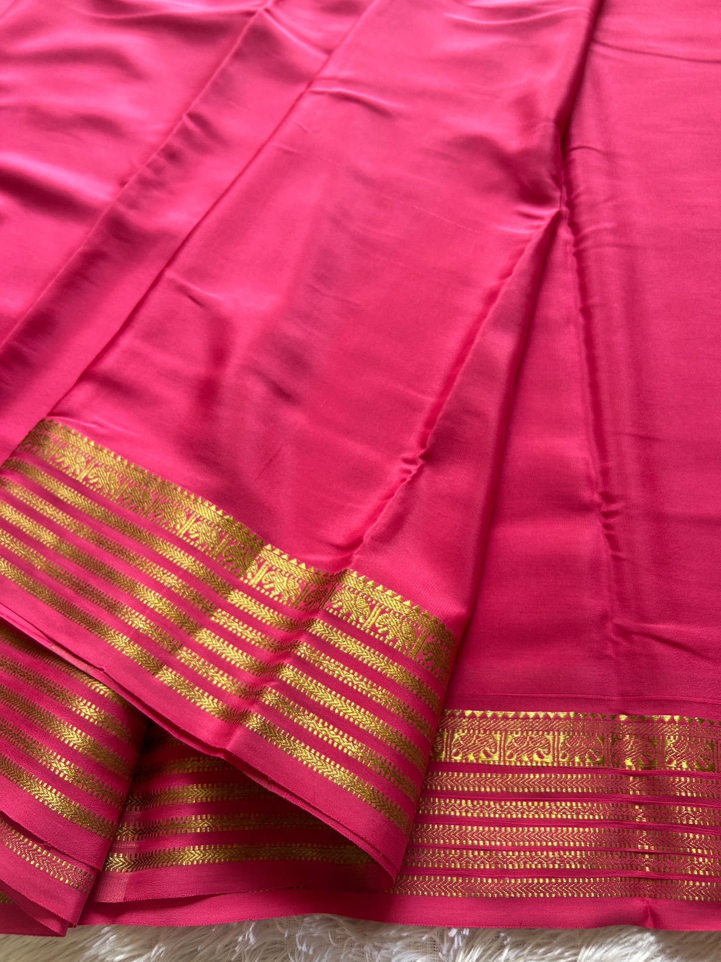 Soujanya : Solid Hot pink