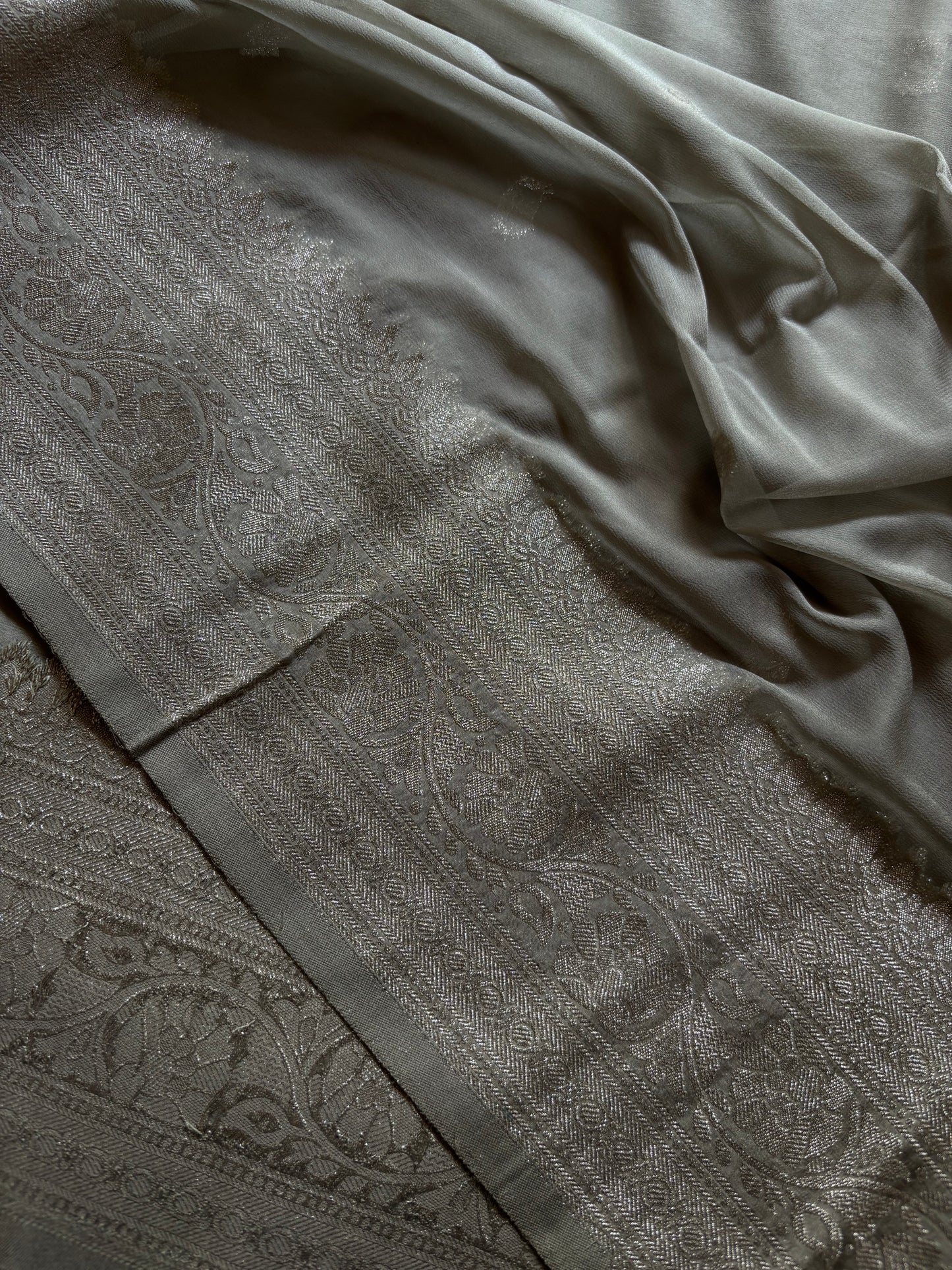 SS115 : Solid Sage green