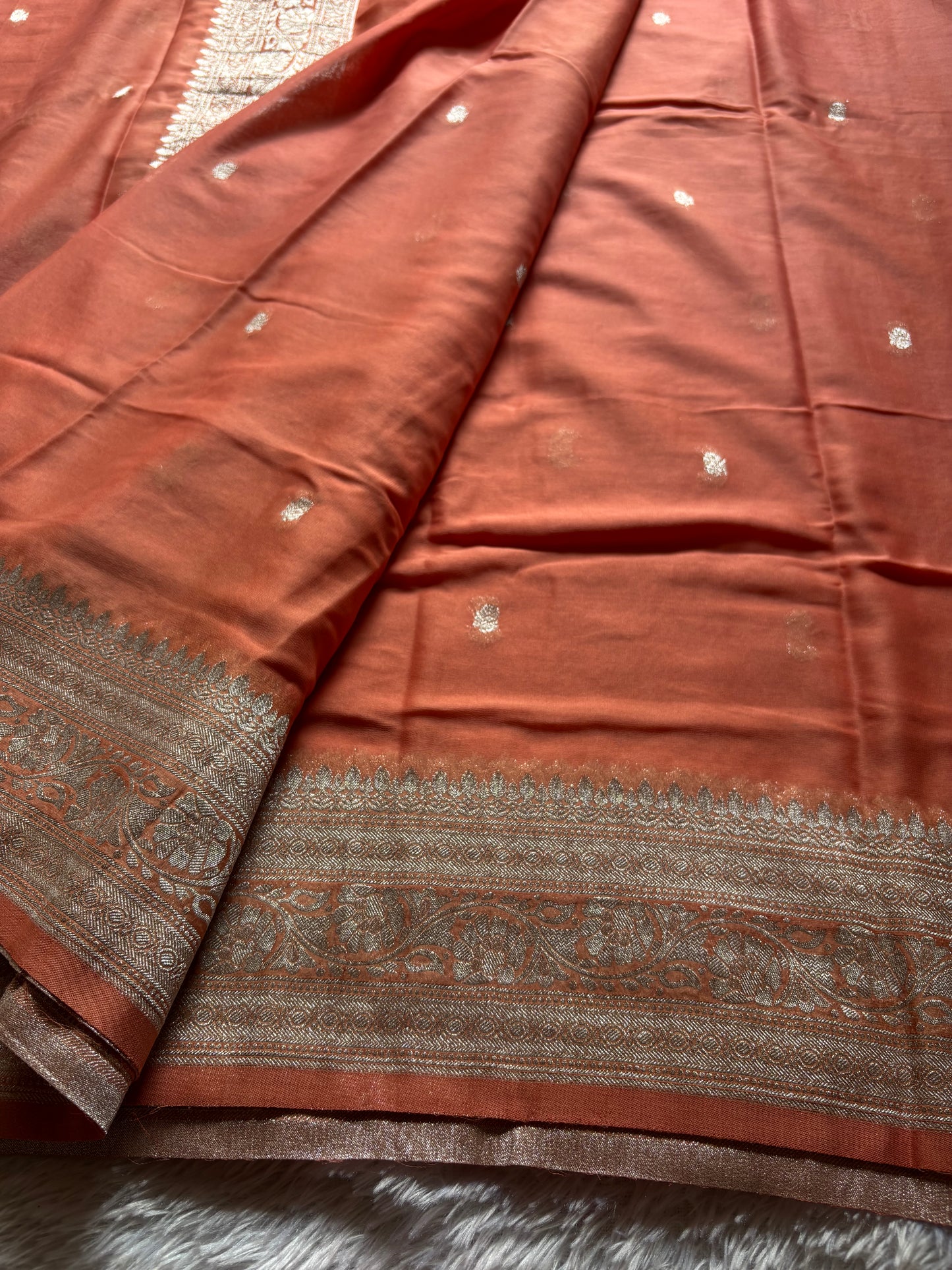 SS115 : Solid Rust Peach