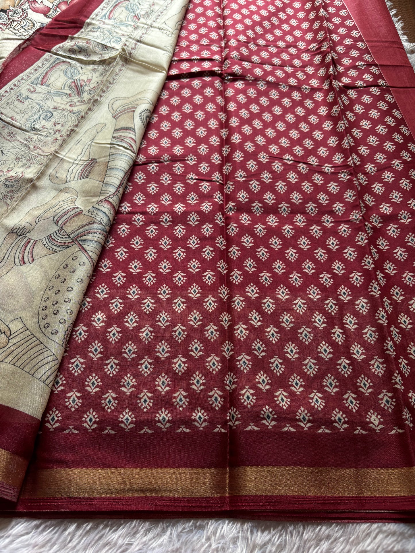 SS131 (2D) : Maroon-off white