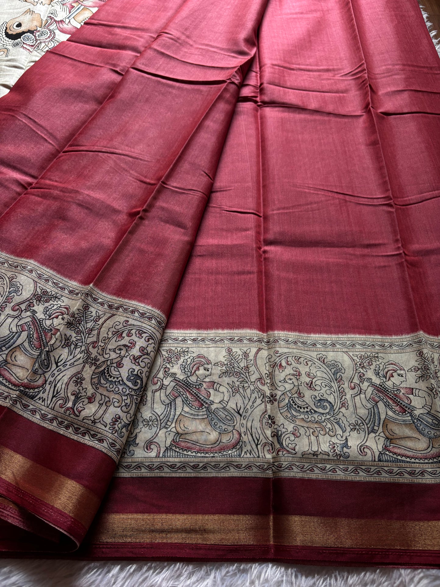 SS131 (2D) : Maroon-off white