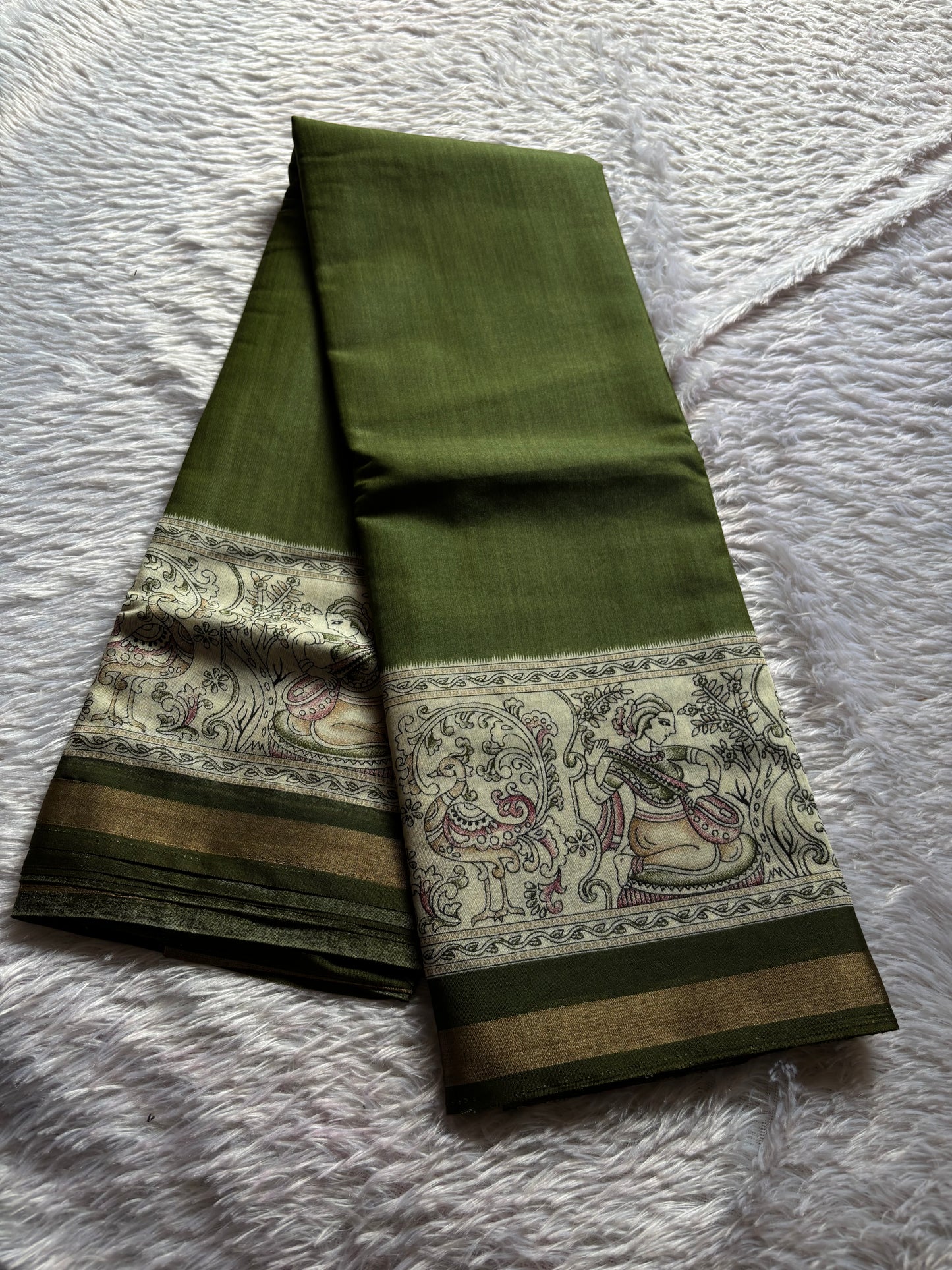 SS131 (2D) : Dark green-off white