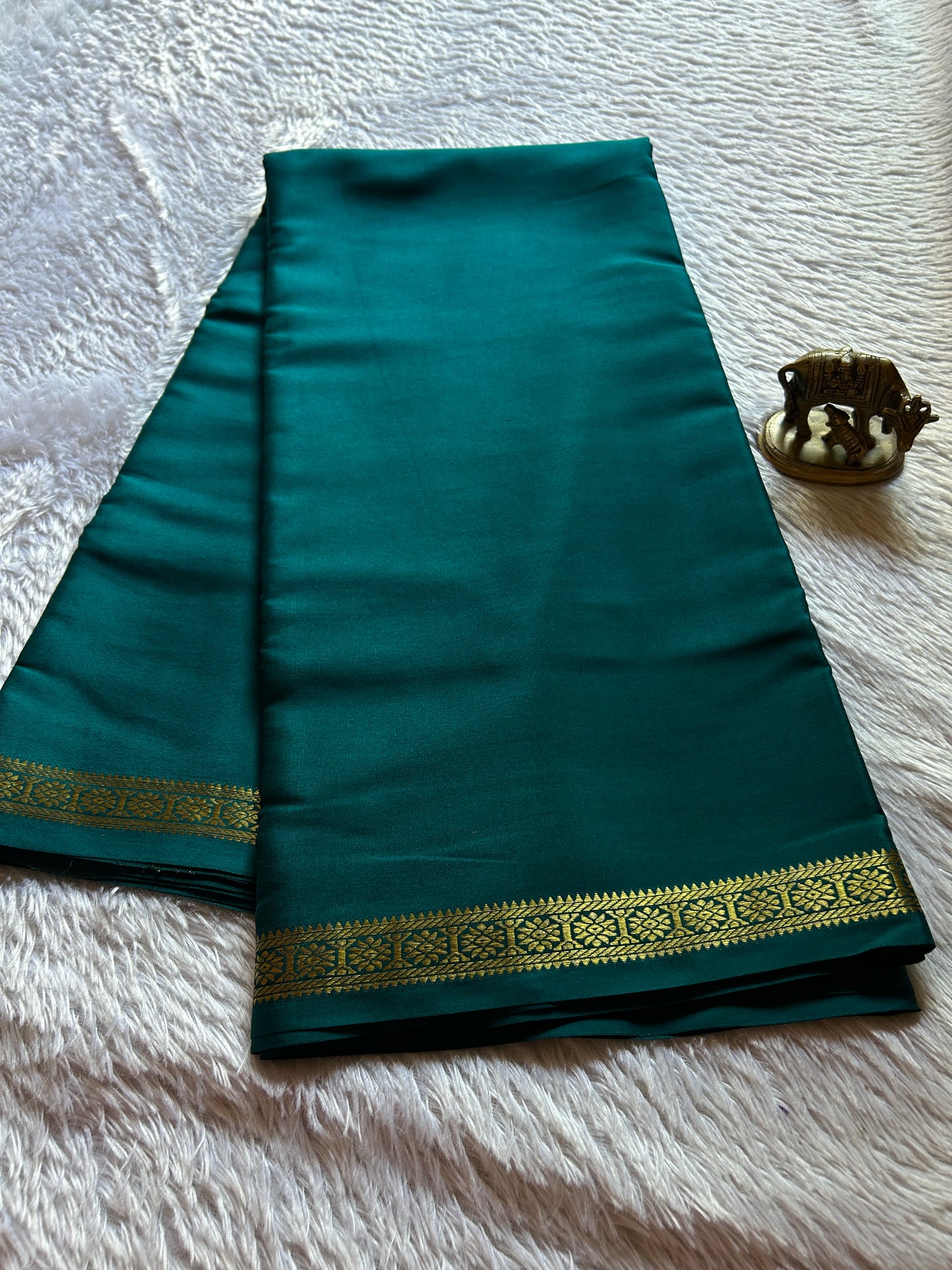 Rudrakshi : Solid Peacock green