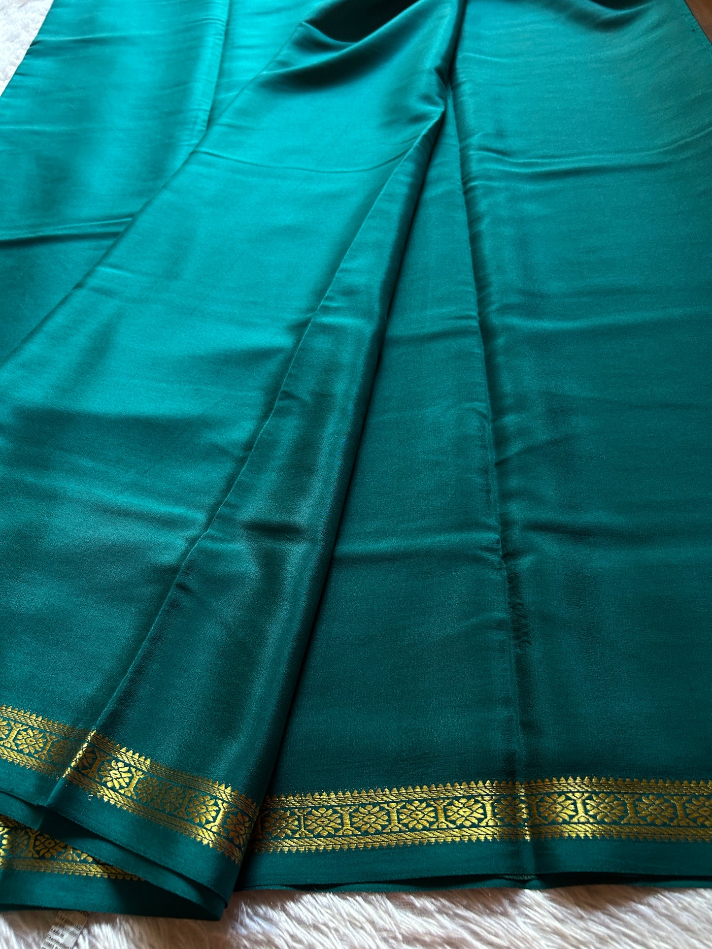 Rudrakshi : Solid Peacock green