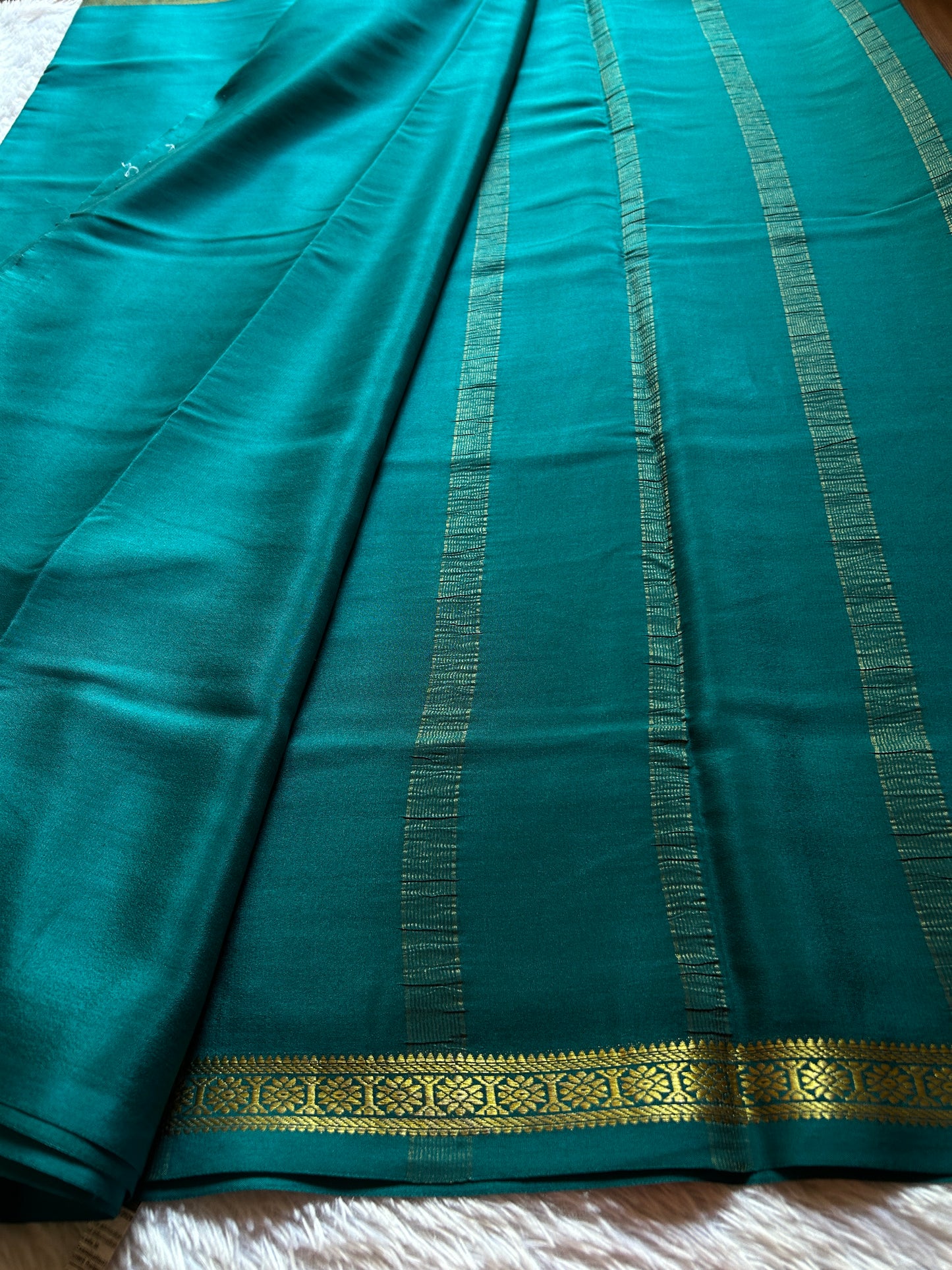 Rudrakshi : Solid Peacock green