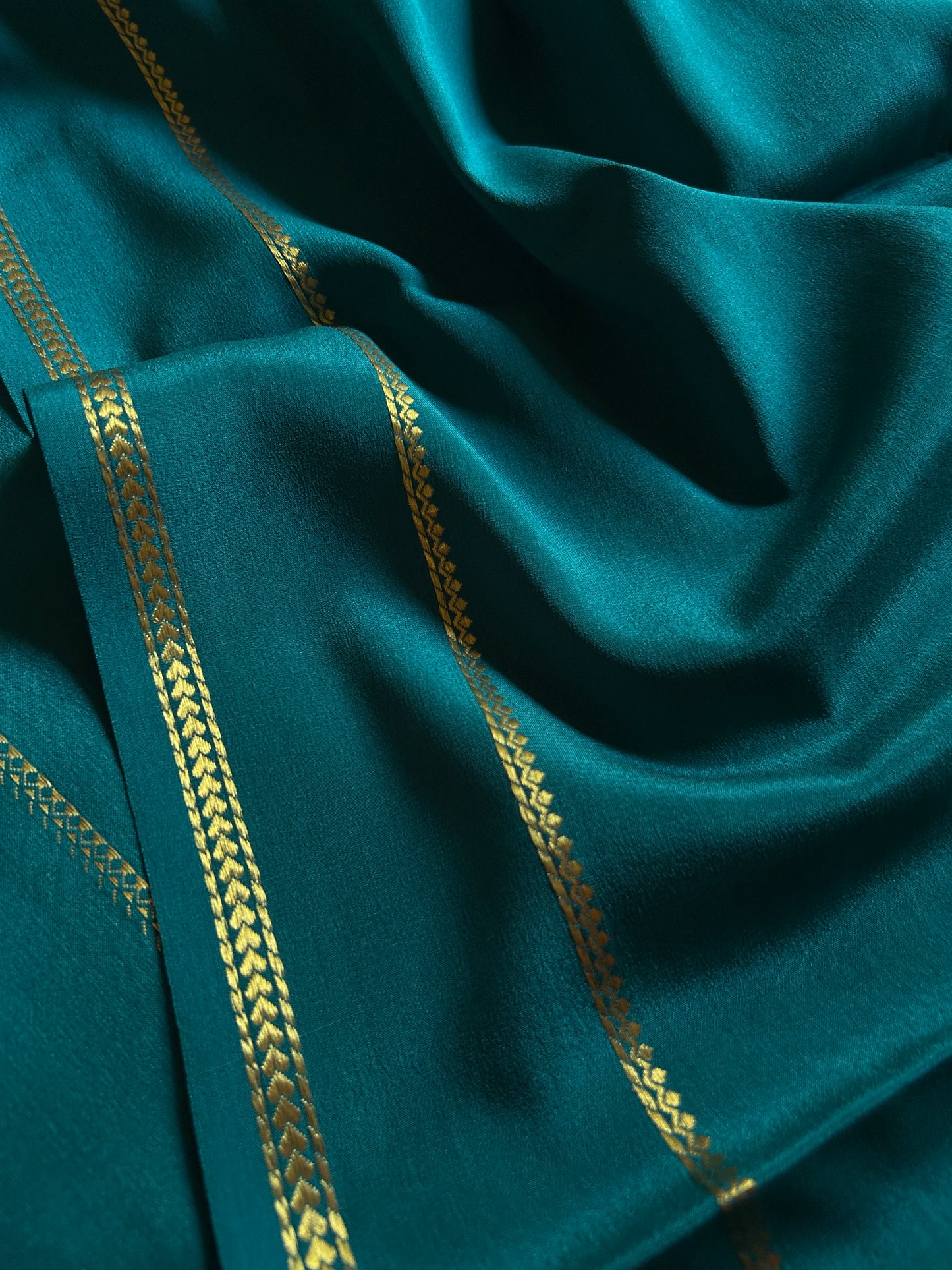 Indrani : Solid Peacock blue