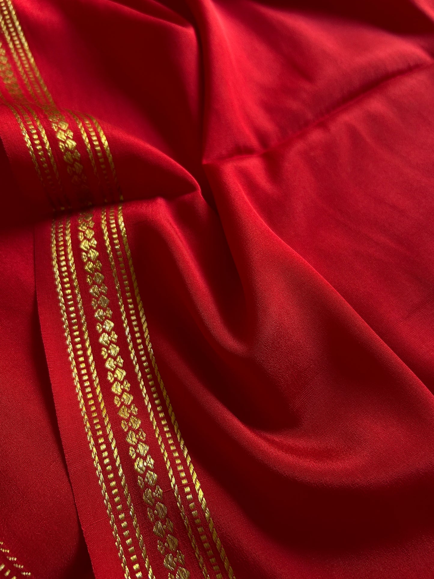 Sampige : Solid Red