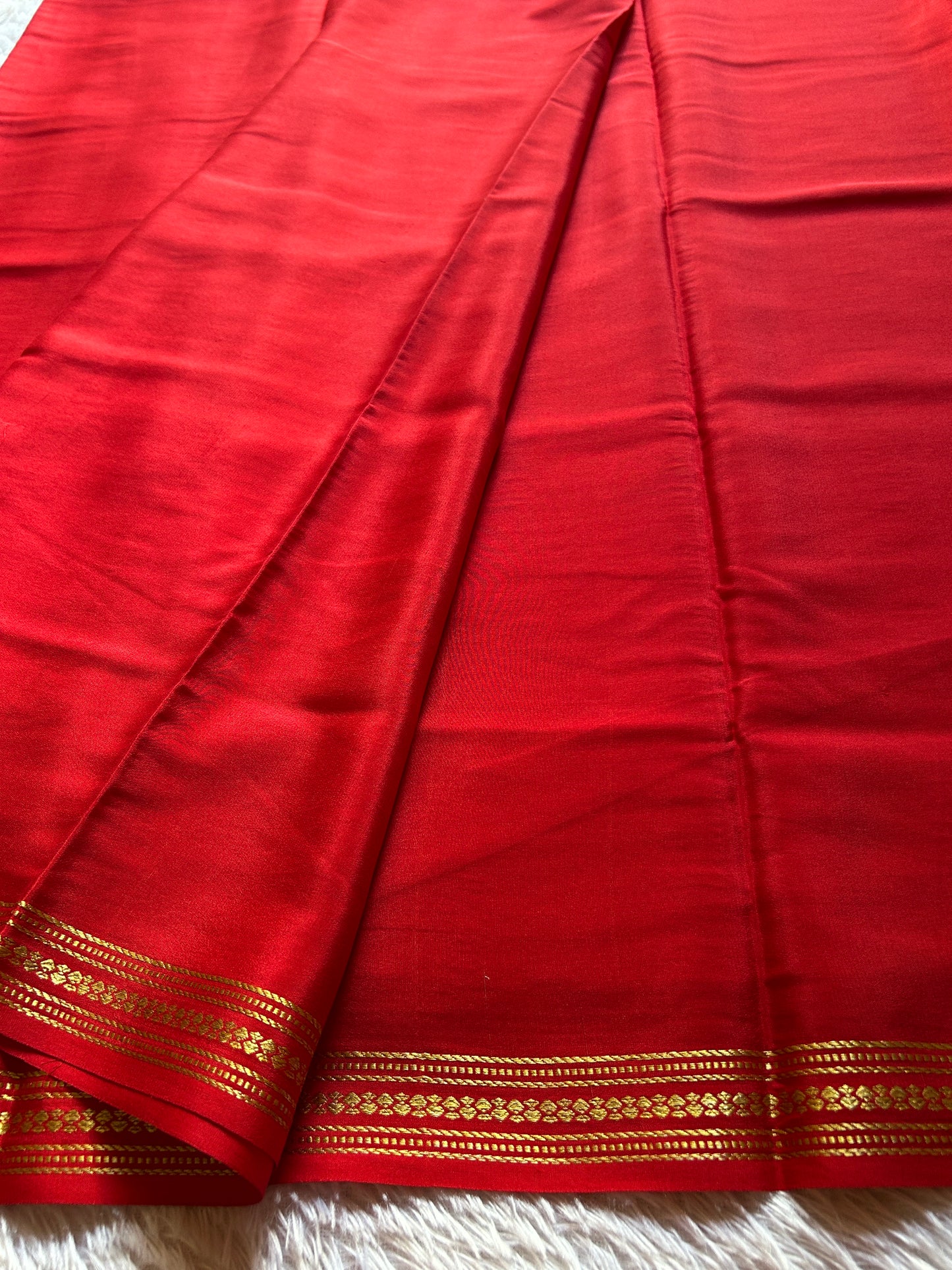 Sampige : Solid Red