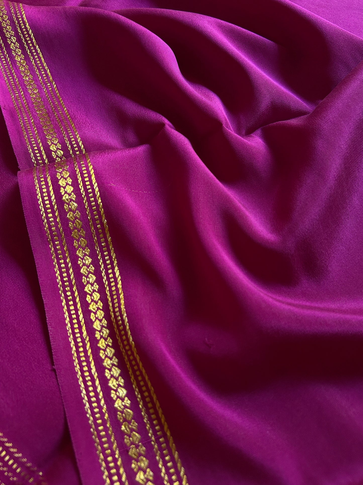 Sampige : Solid Magenta