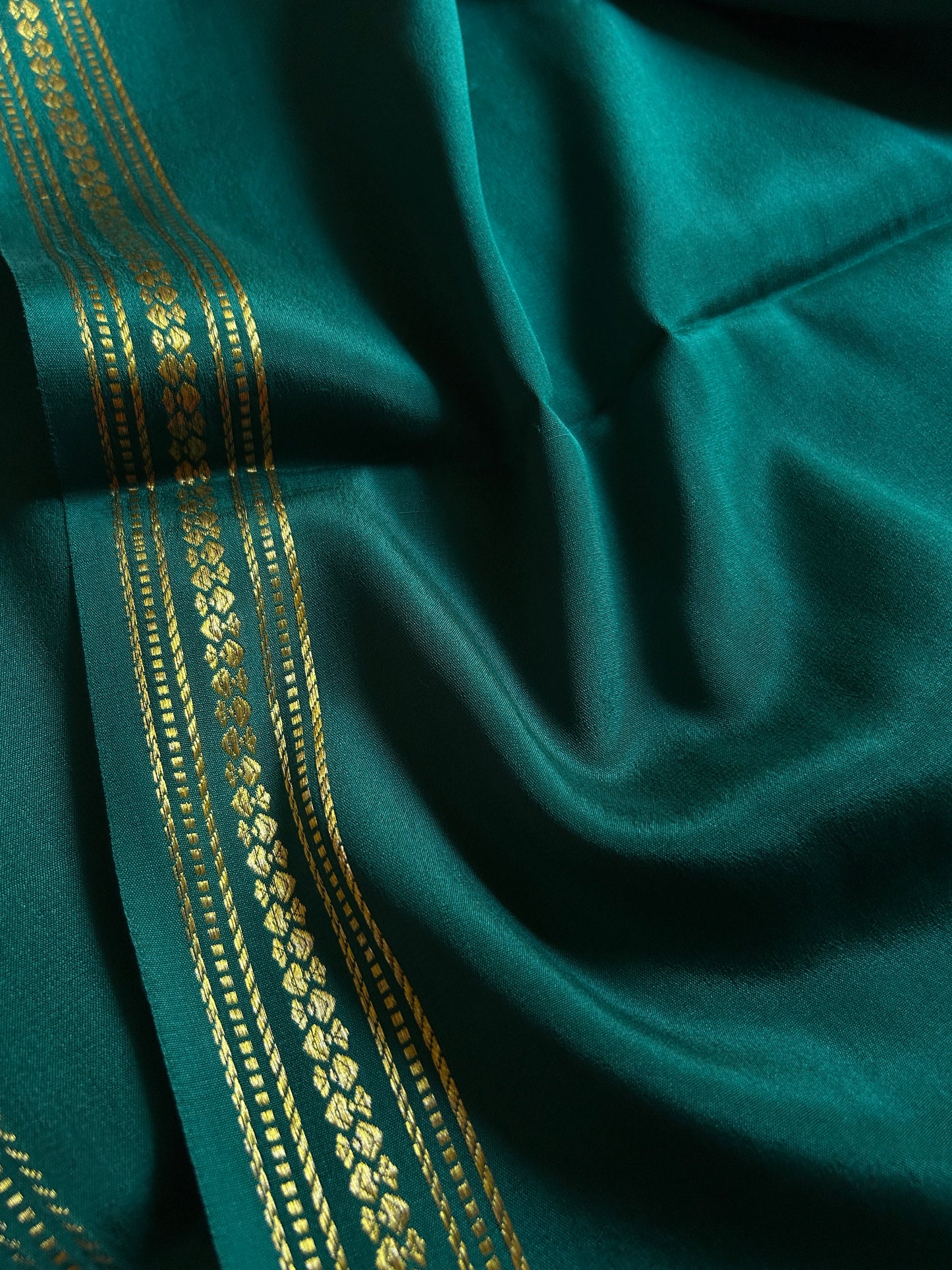Sampige : Solid Peacock green