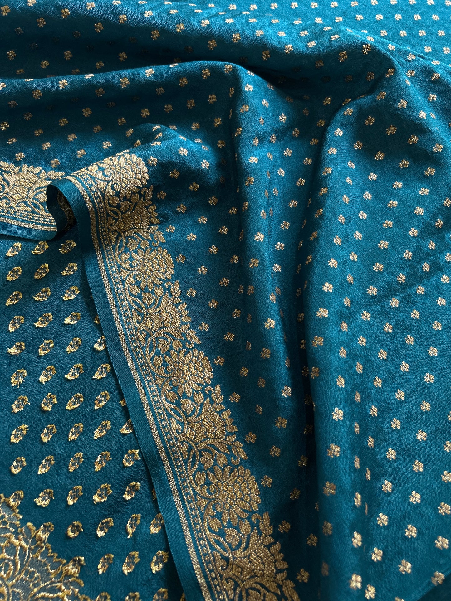 Mahiya : Solid Teal blue