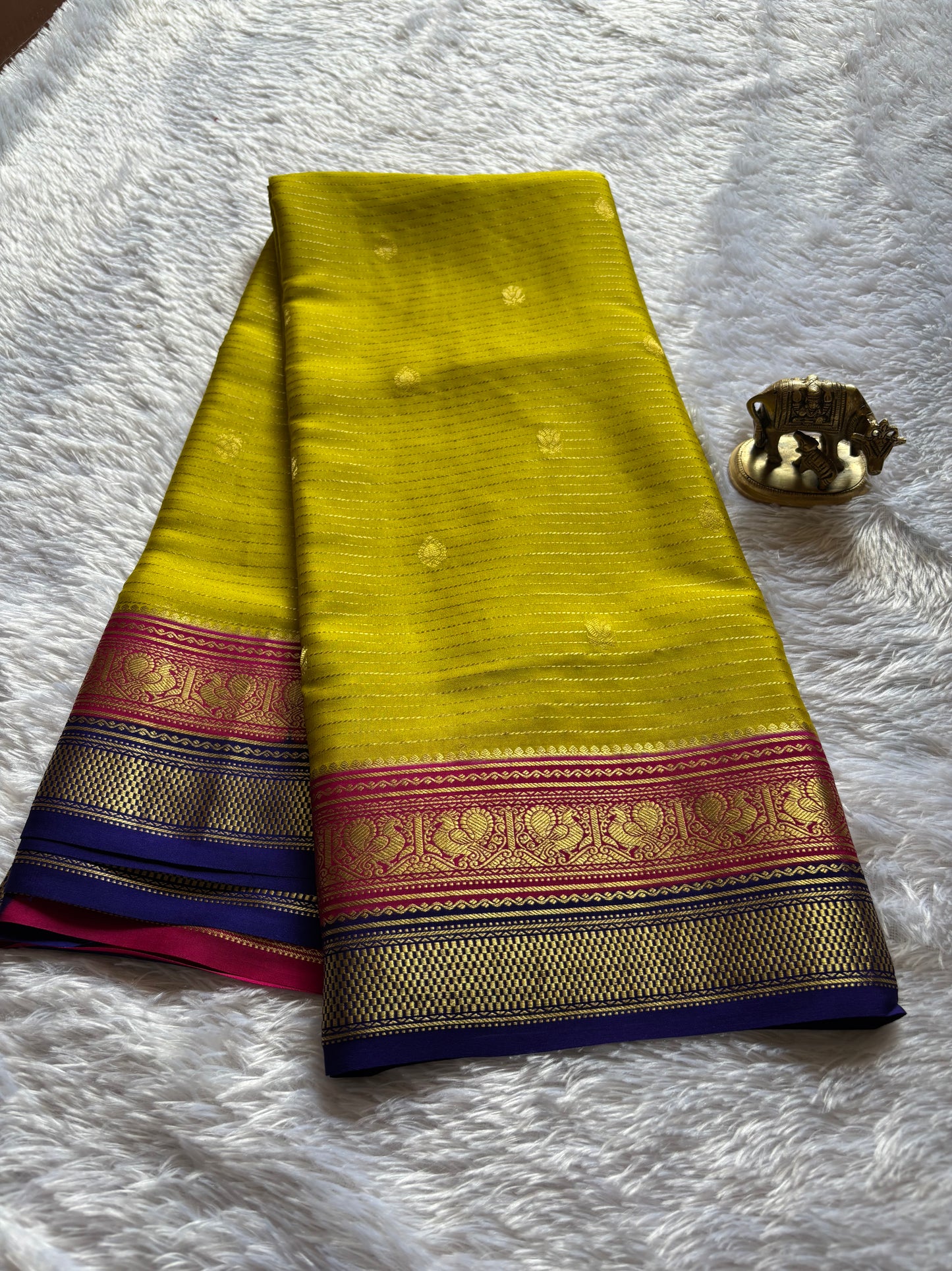Amulya (3D) : Olive-pink-navy blue