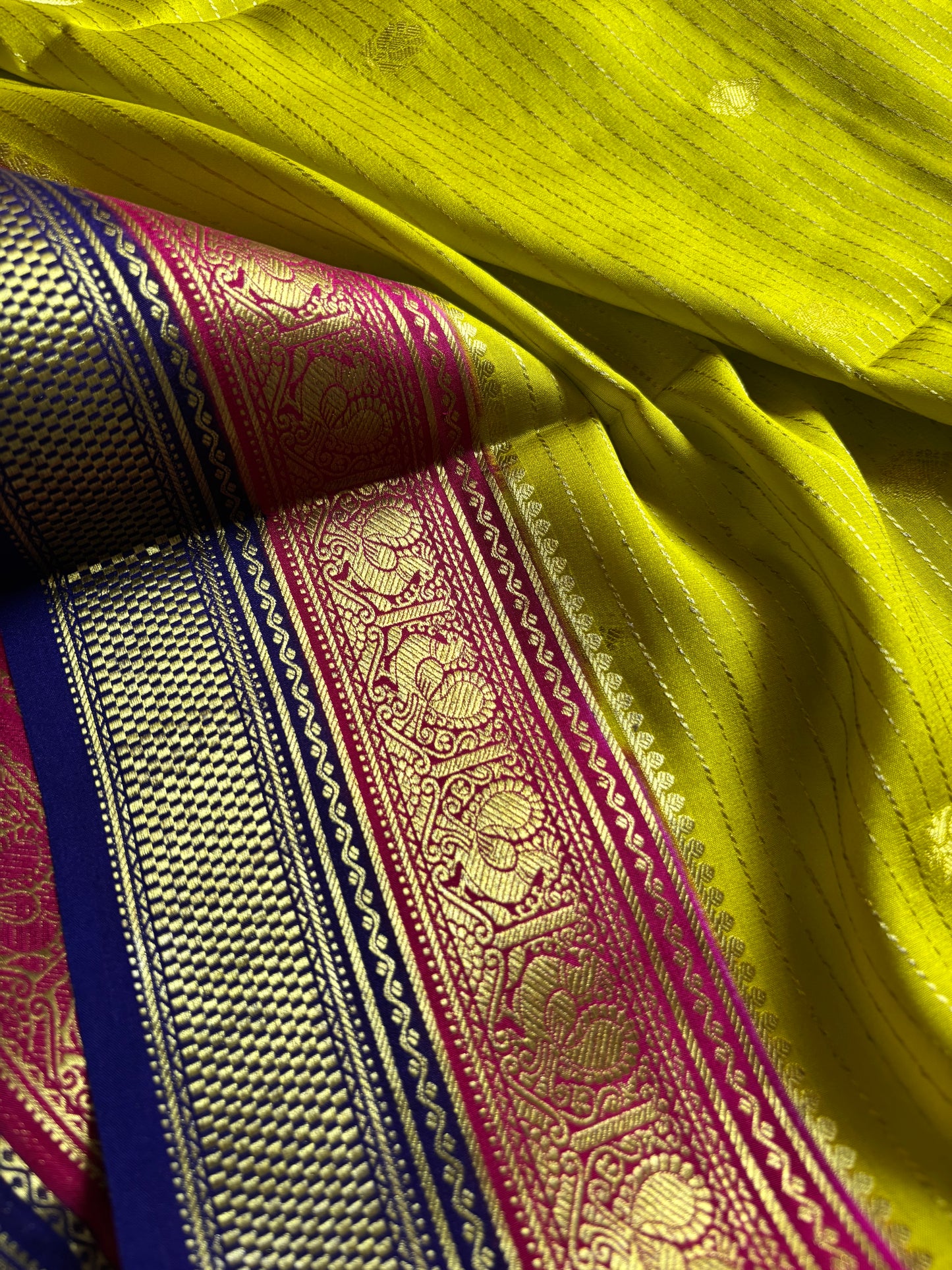 Amulya (3D) : Olive-pink-navy blue