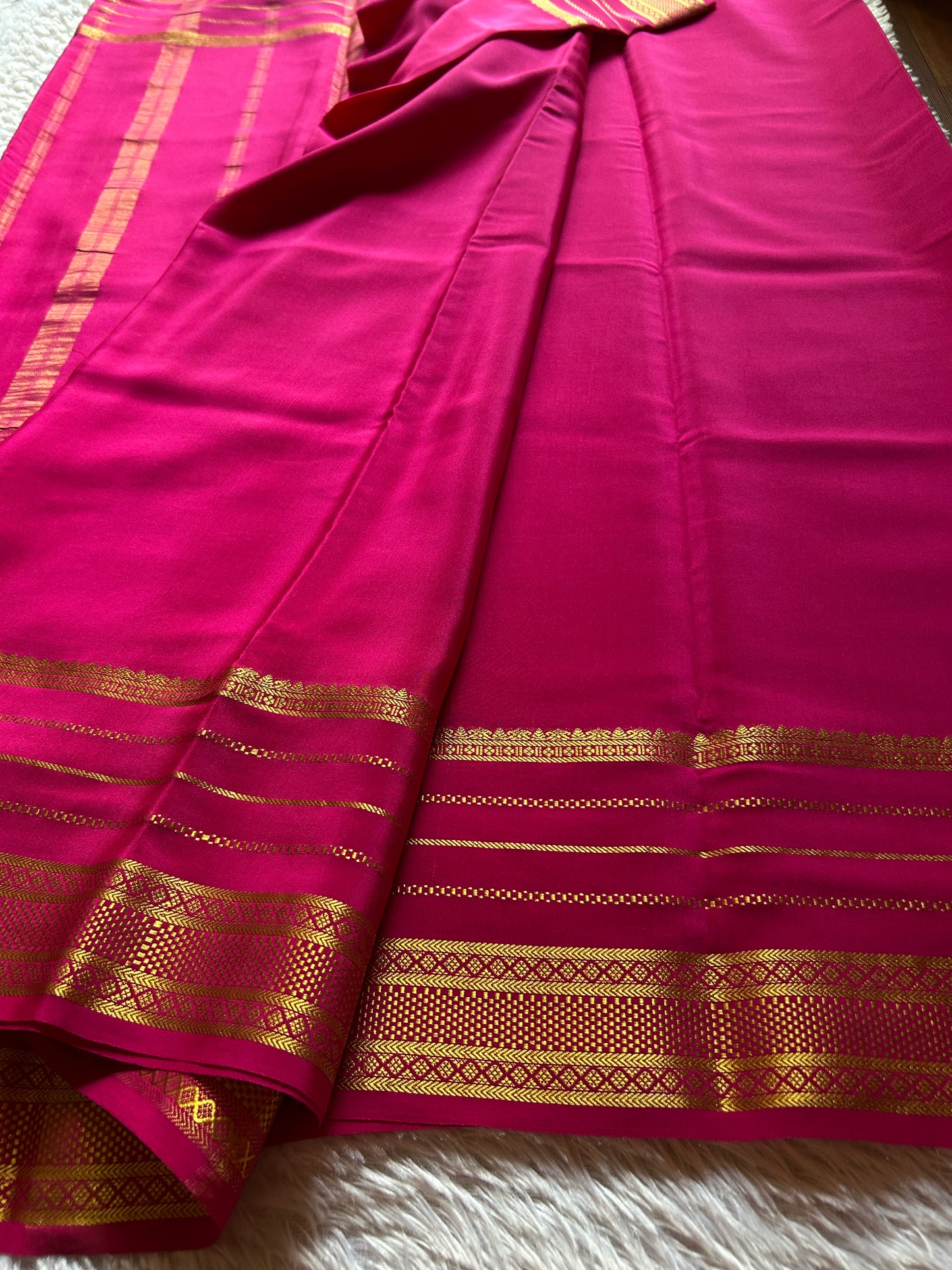 Kaveri : Solid Rani pink
