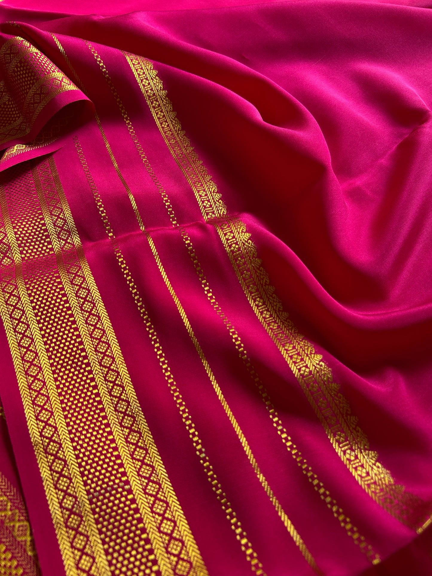 Kaveri : Solid Rani pink