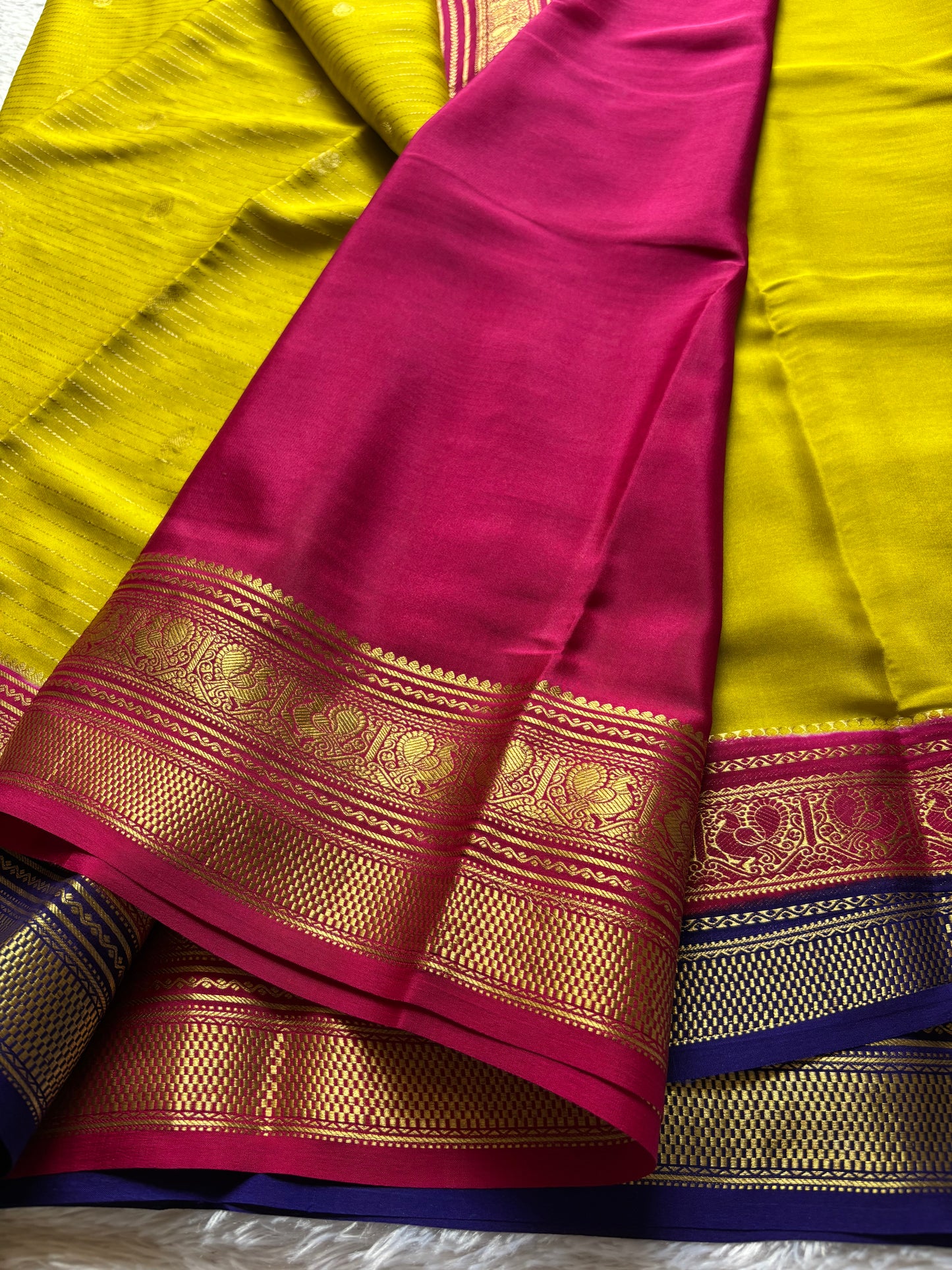 Amulya (3D) : Olive-pink-navy blue