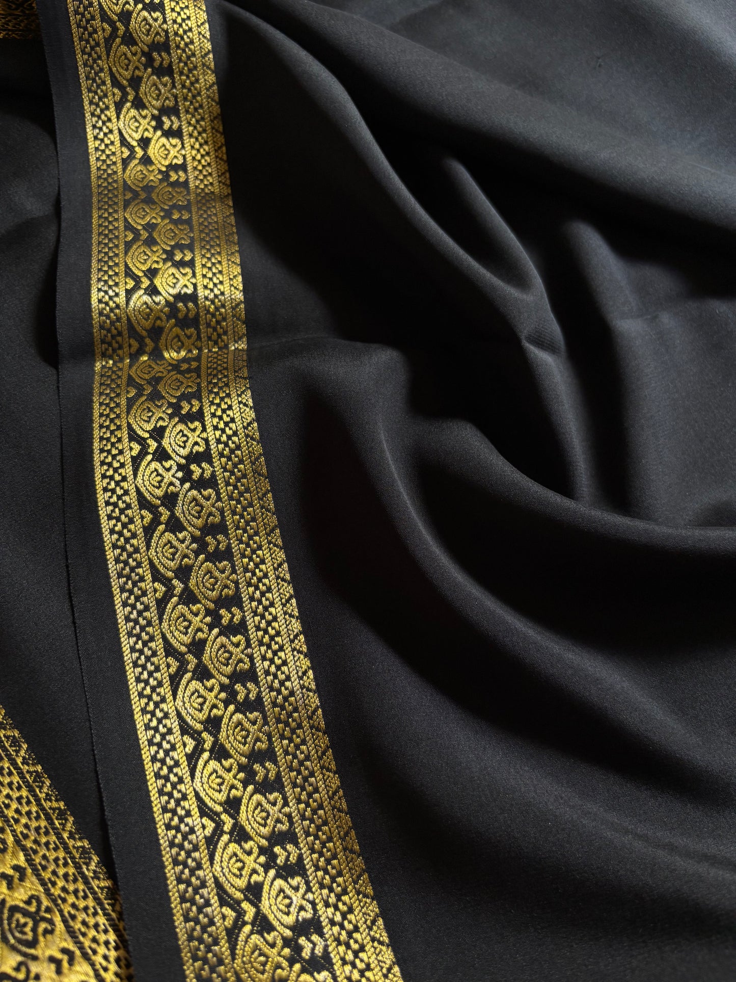 Shilpa : Solid Black