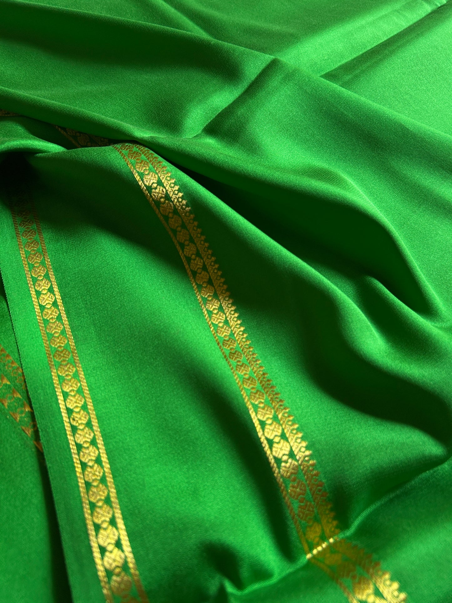 Shakthi : Solid Leaf green