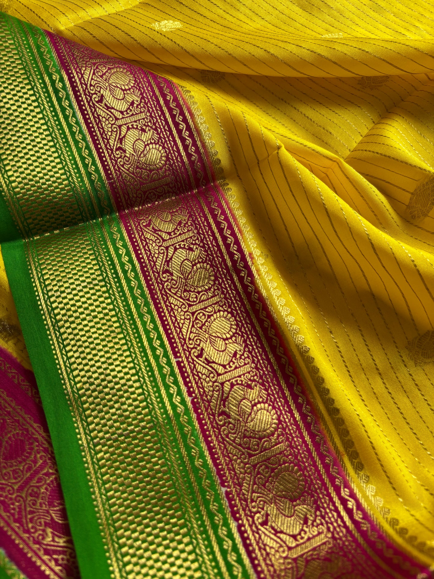 Amulya (3D) : yellow-pink-green