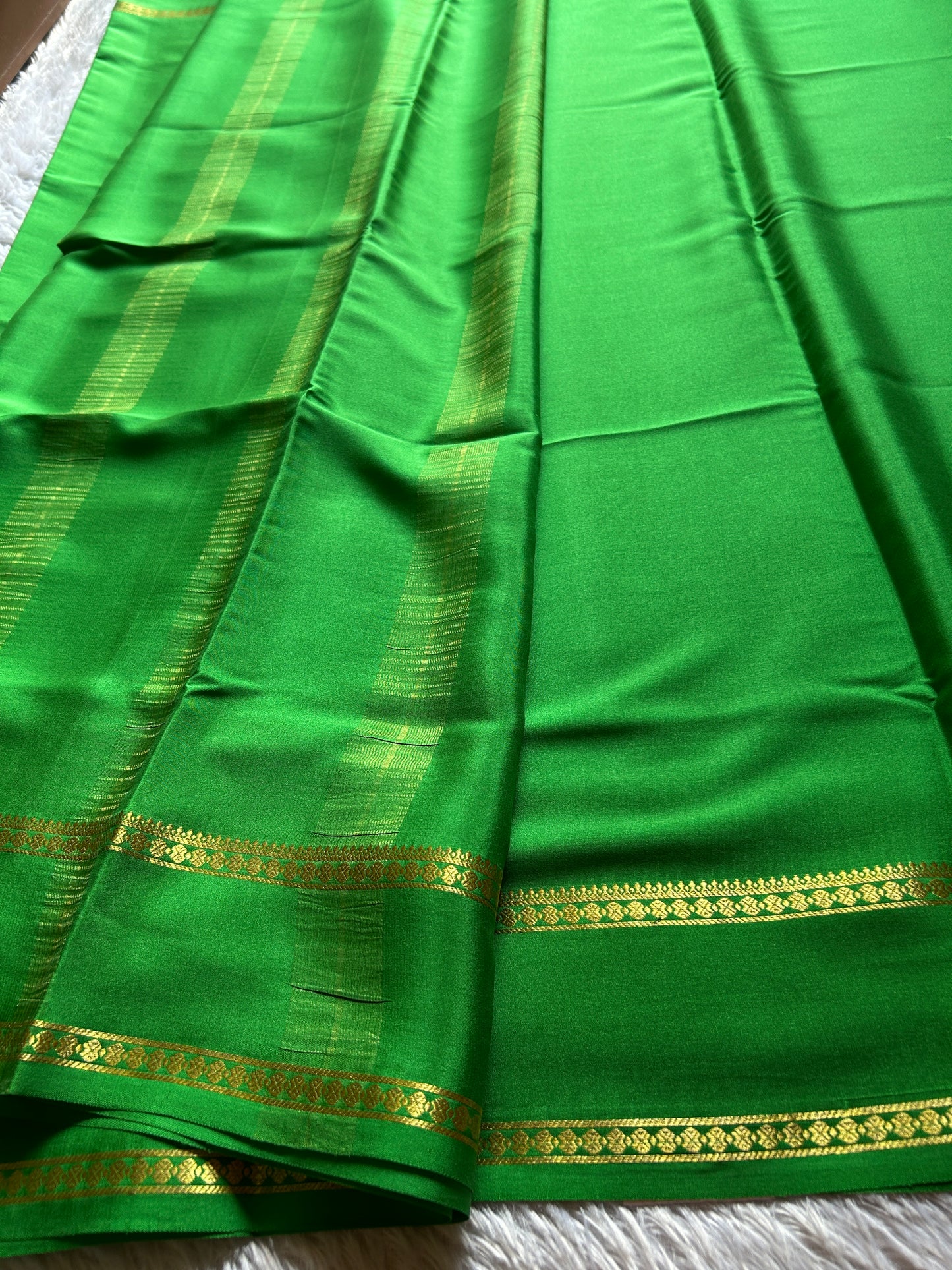 Shakthi : Solid Leaf green