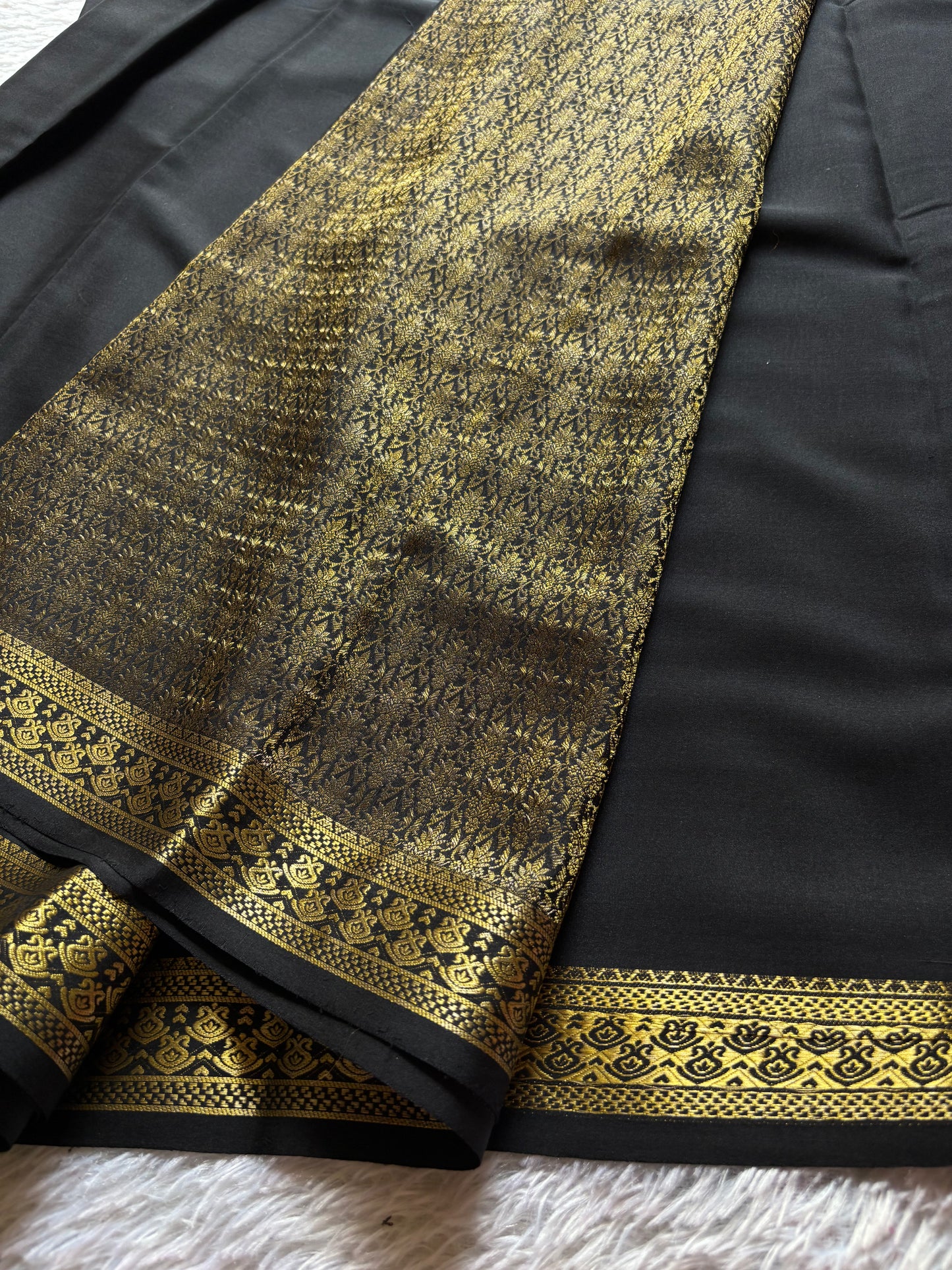Shilpa : Solid Black