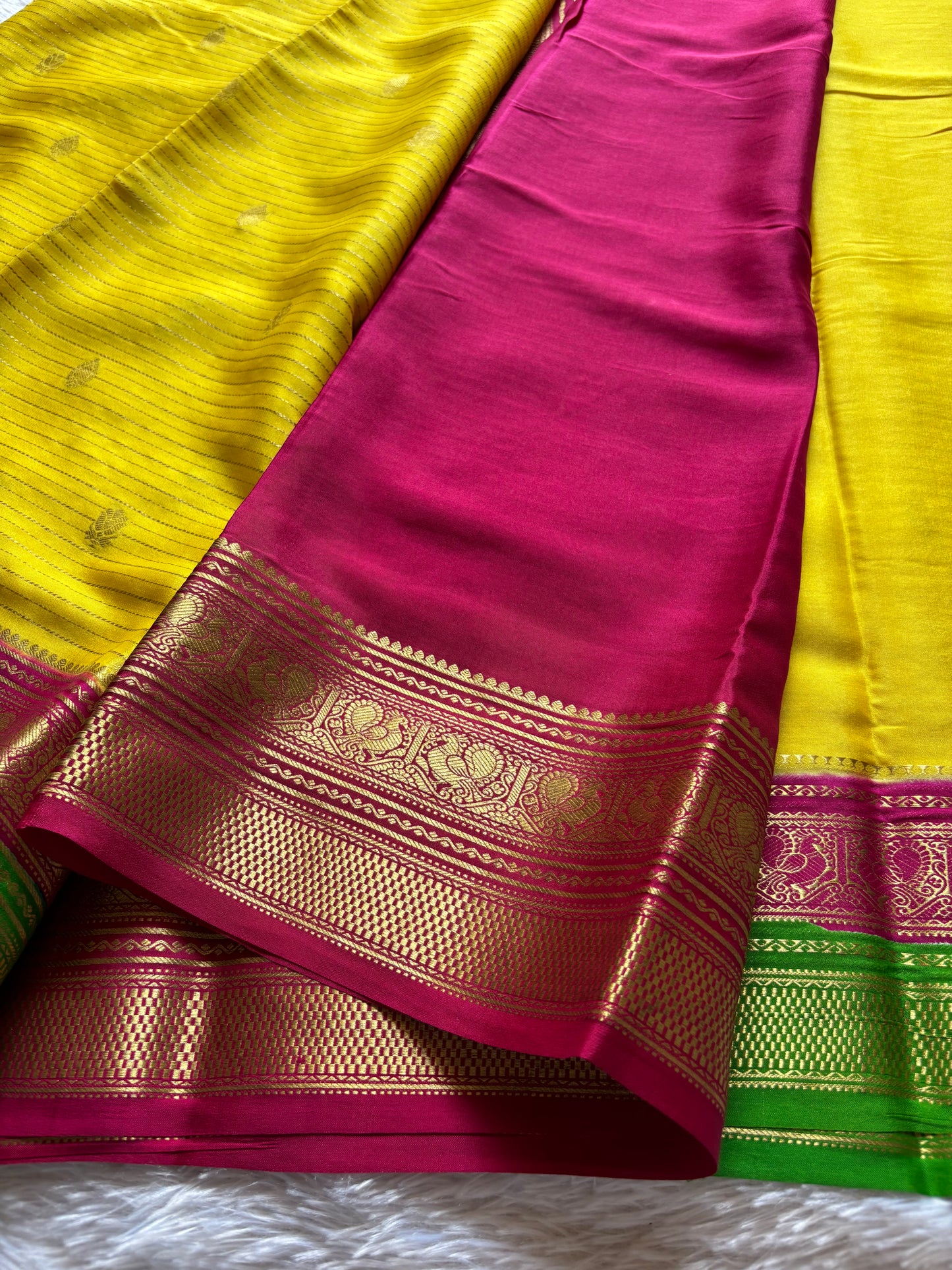 Amulya (3D) : yellow-pink-green