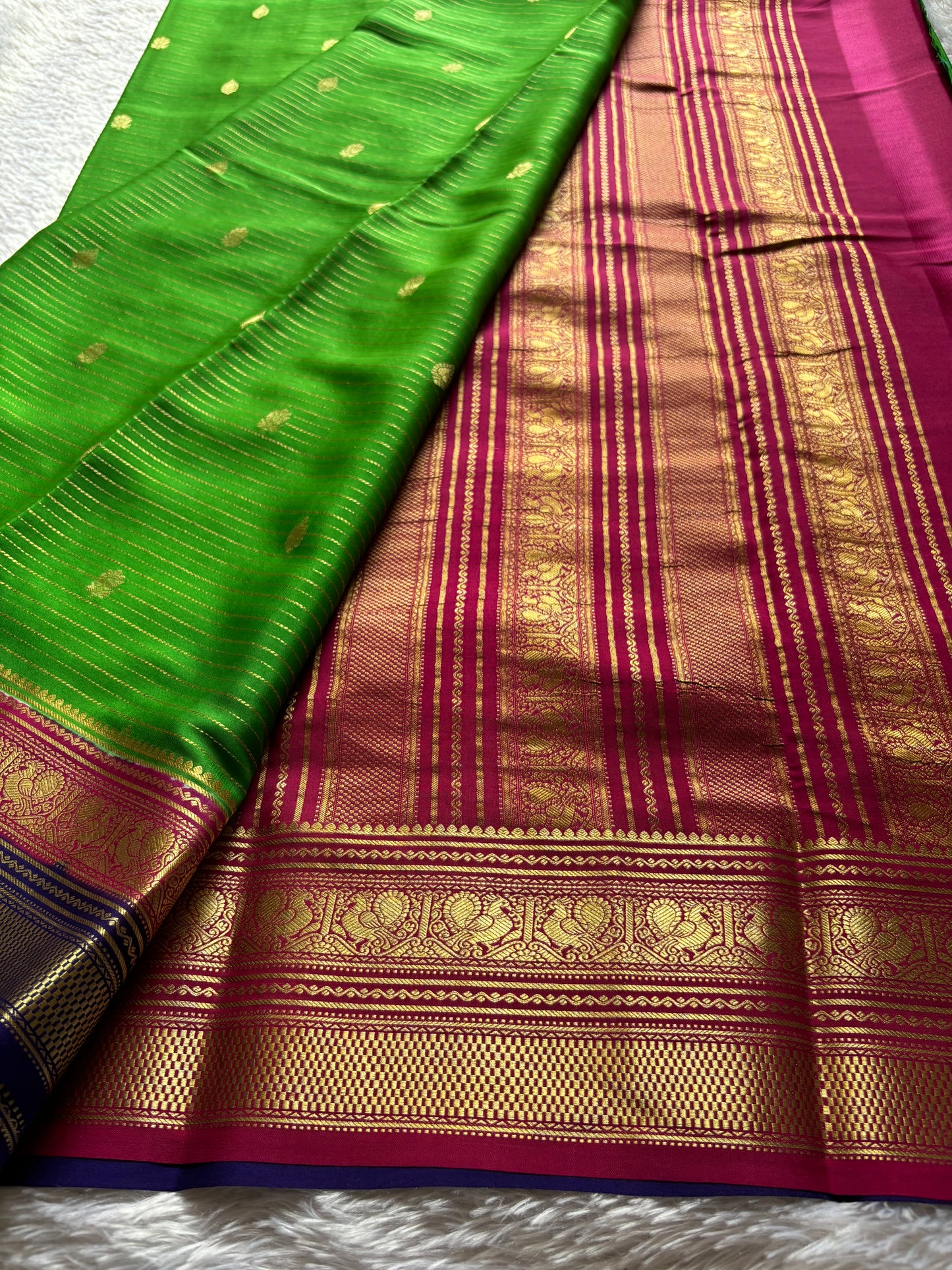 Amulya (3D) : Parrot green-pink-navy blue
