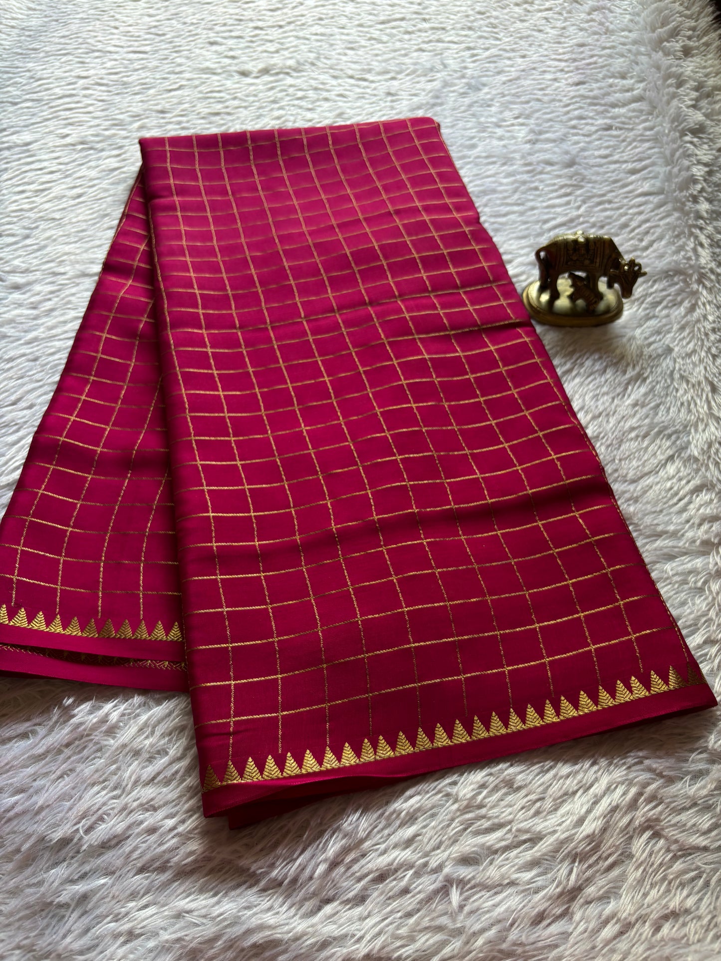 Malavika : Solid Rani pink
