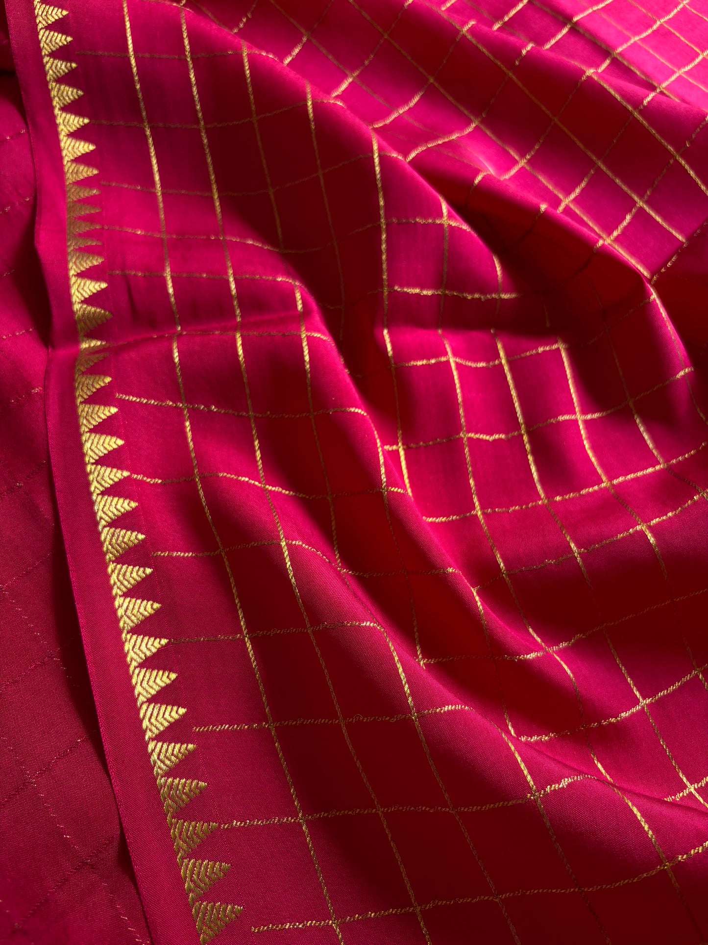 Malavika : Solid Rani pink