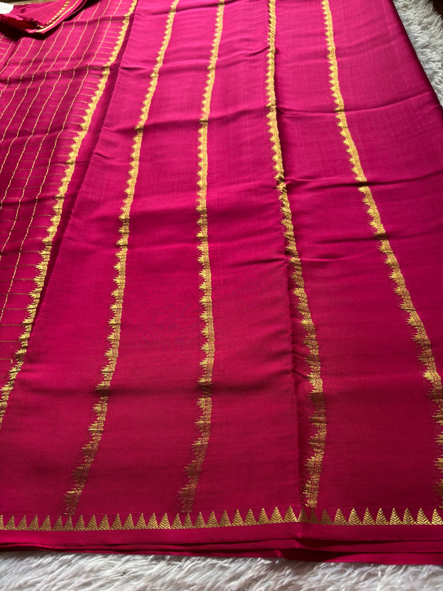 Malavika : Solid Rani pink