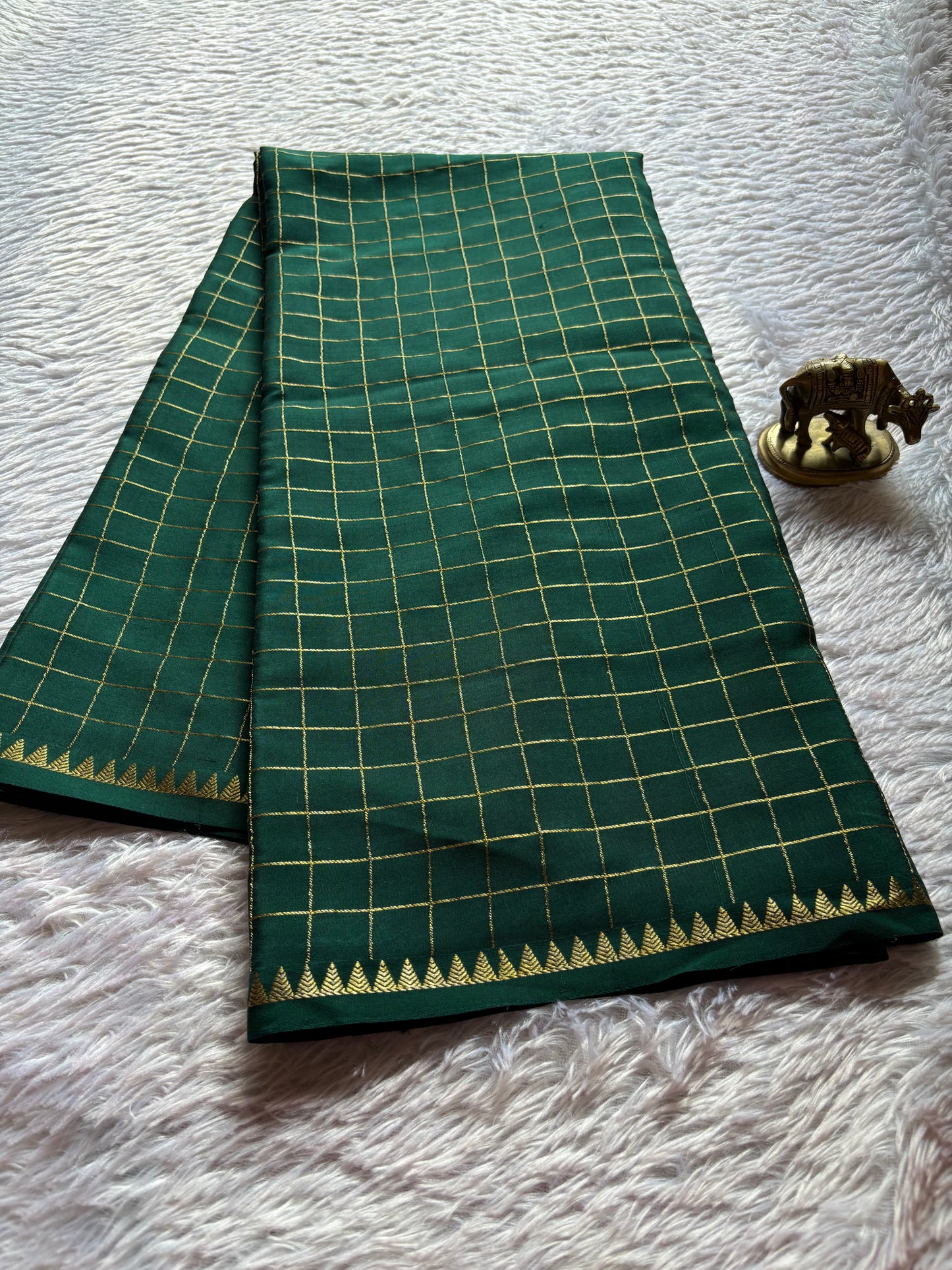 Malavika : Solid Bottle green